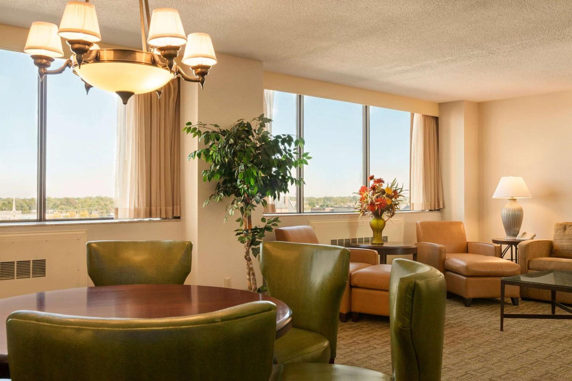 Hilton Fort Wayne at the Grand Wayne Convention Center photo 28