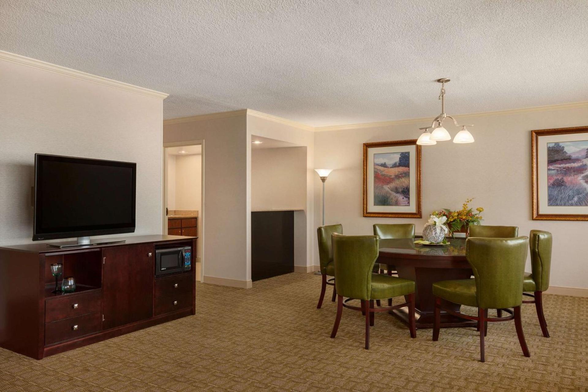 Hilton Fort Wayne at the Grand Wayne Convention Center photo 31