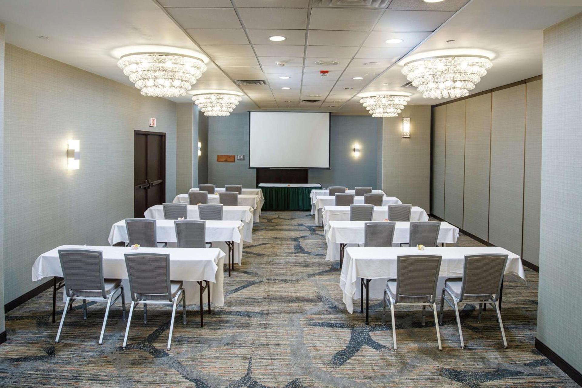 DoubleTree by Hilton Appleton, WI photo 27