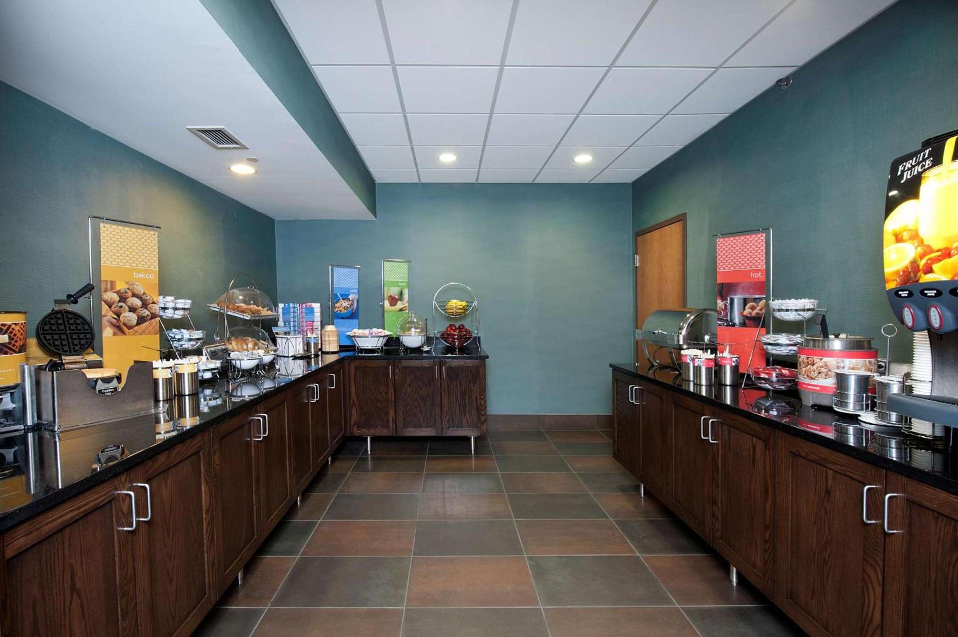 Hampton Inn Grand Rapids-South photo 8