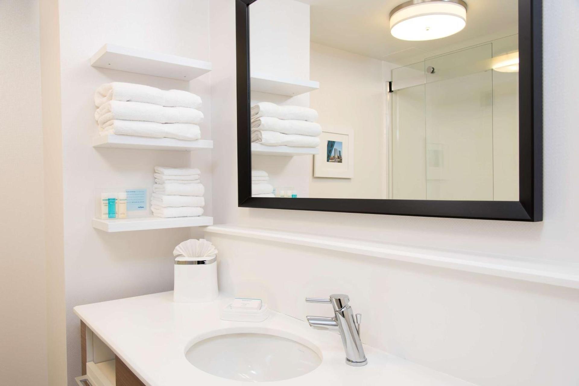 Hampton Inn Grand Rapids-South photo 13