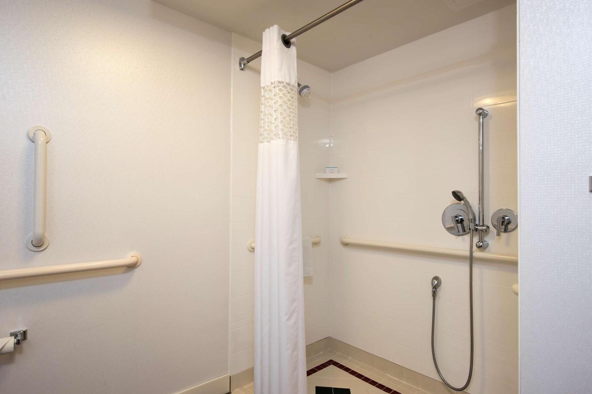 Hampton Inn Grand Rapids-South photo 21