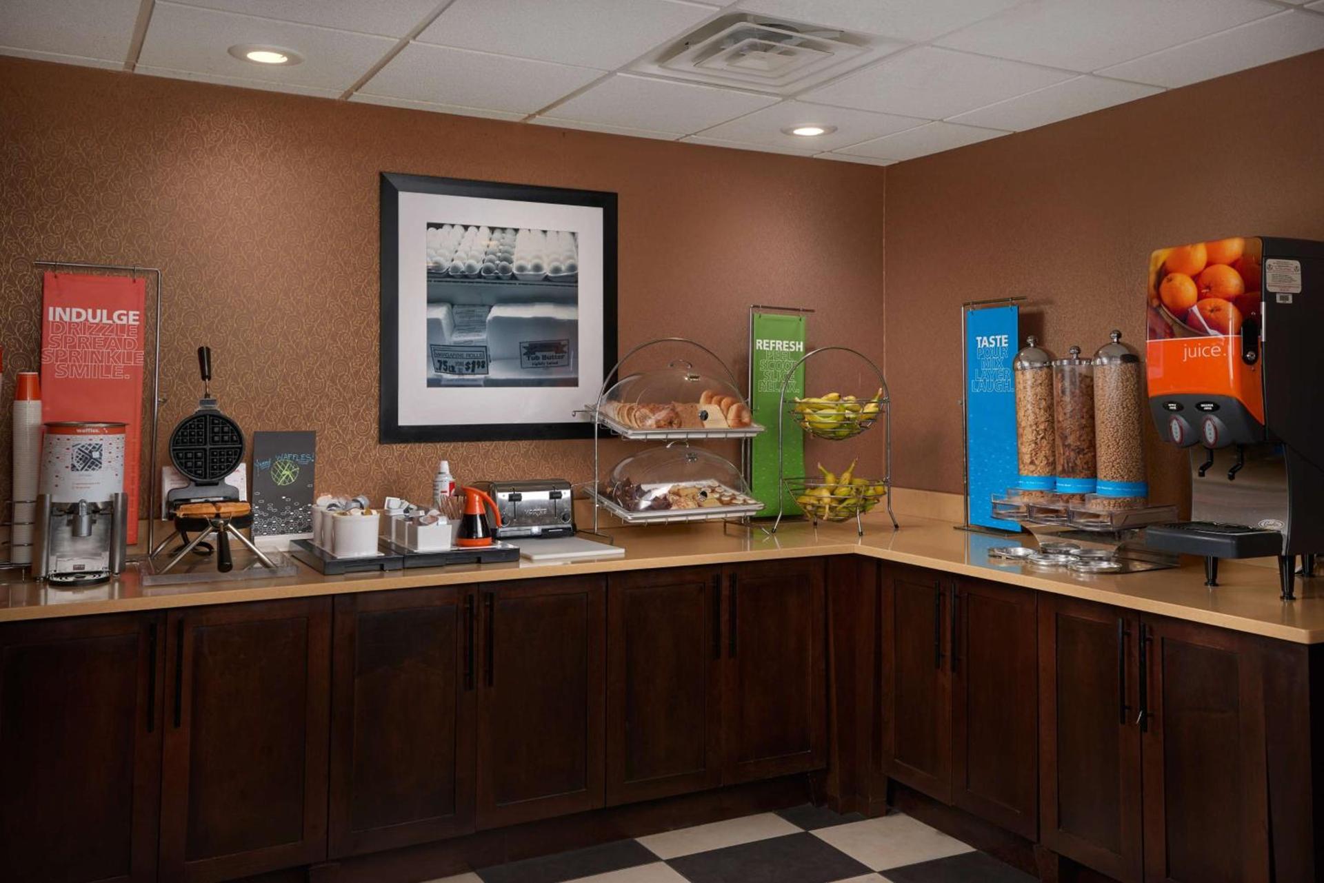 Hampton Inn Goldsboro photo 13