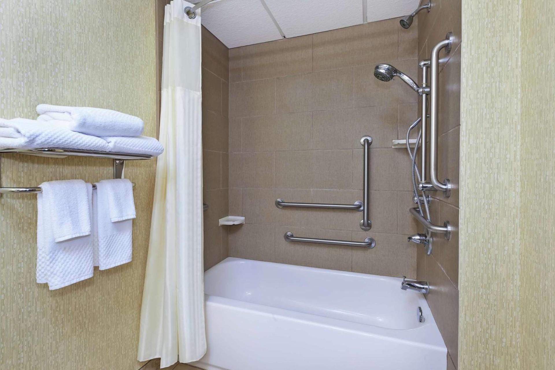 DoubleTree by Hilton Holland photo 40