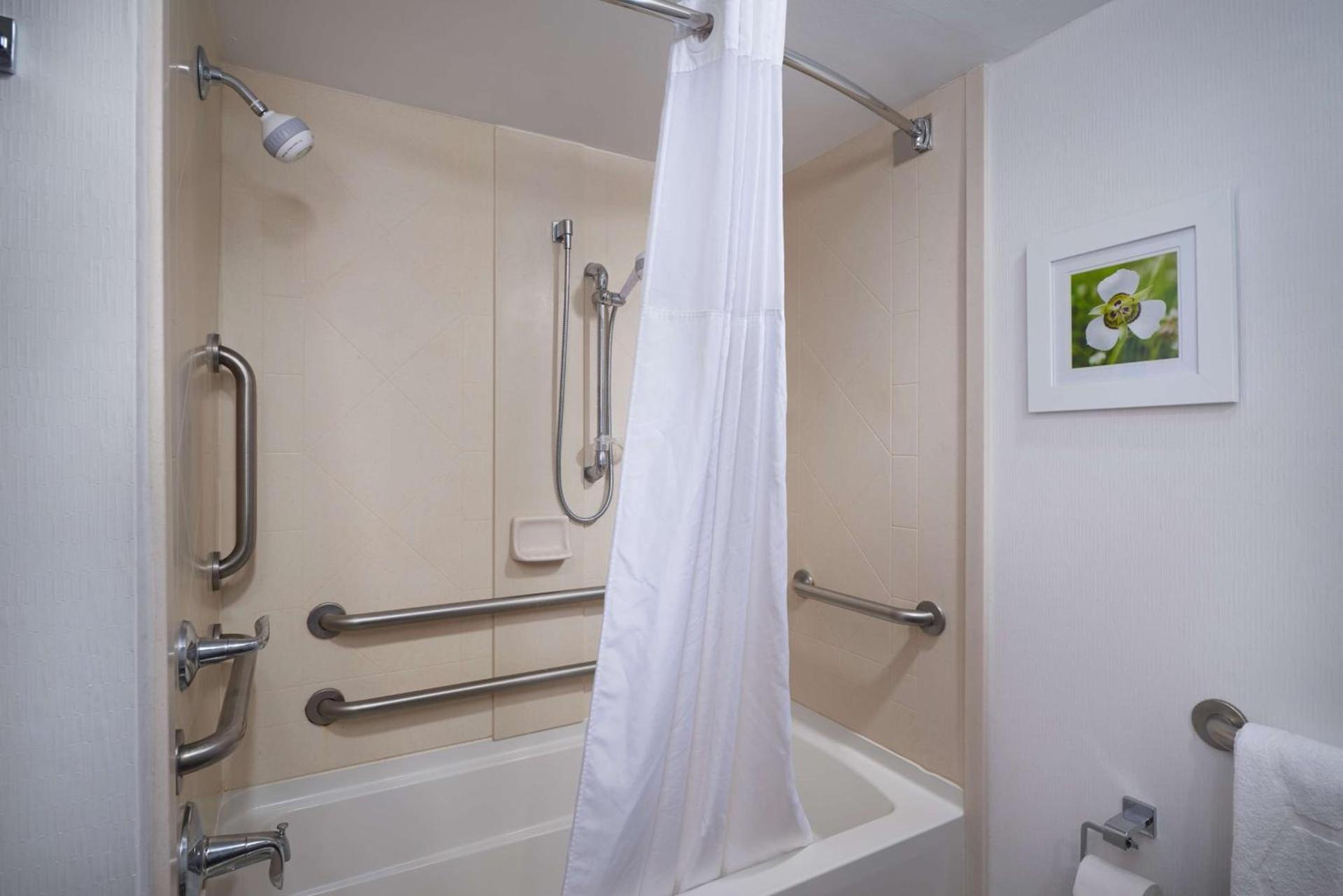 Hampton Inn Goldsboro photo 35