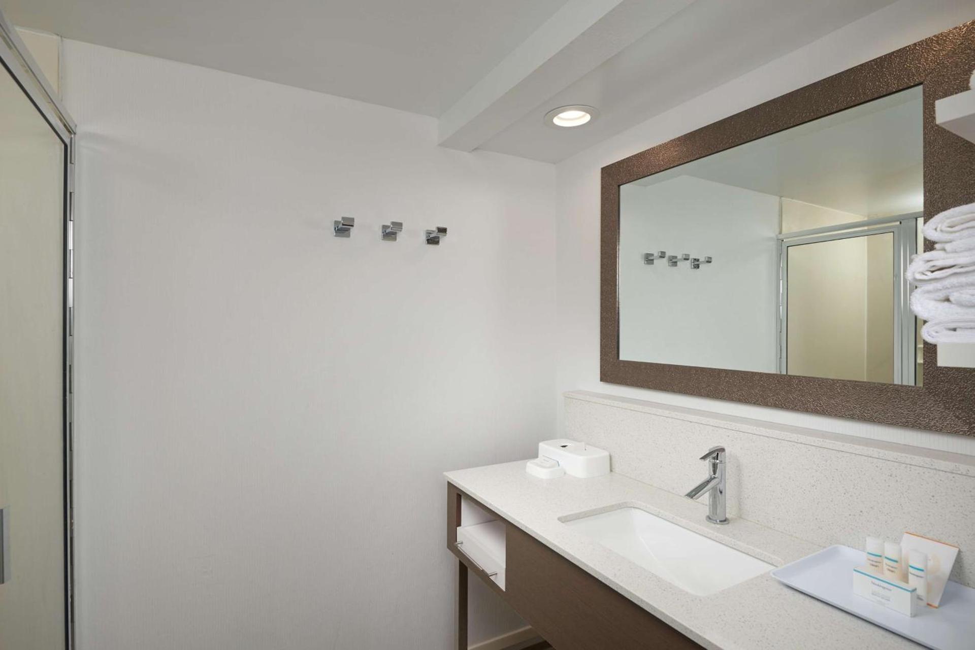 Hampton Inn Goldsboro photo 37