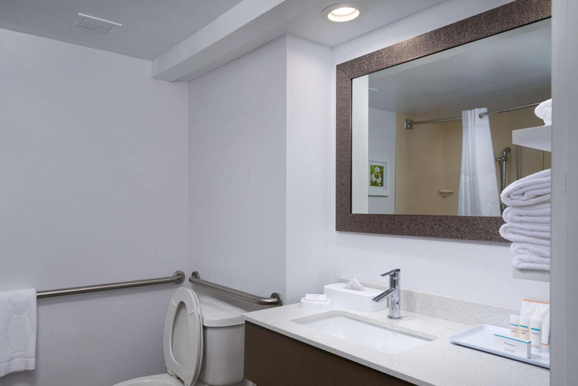 Hampton Inn Goldsboro photo 38