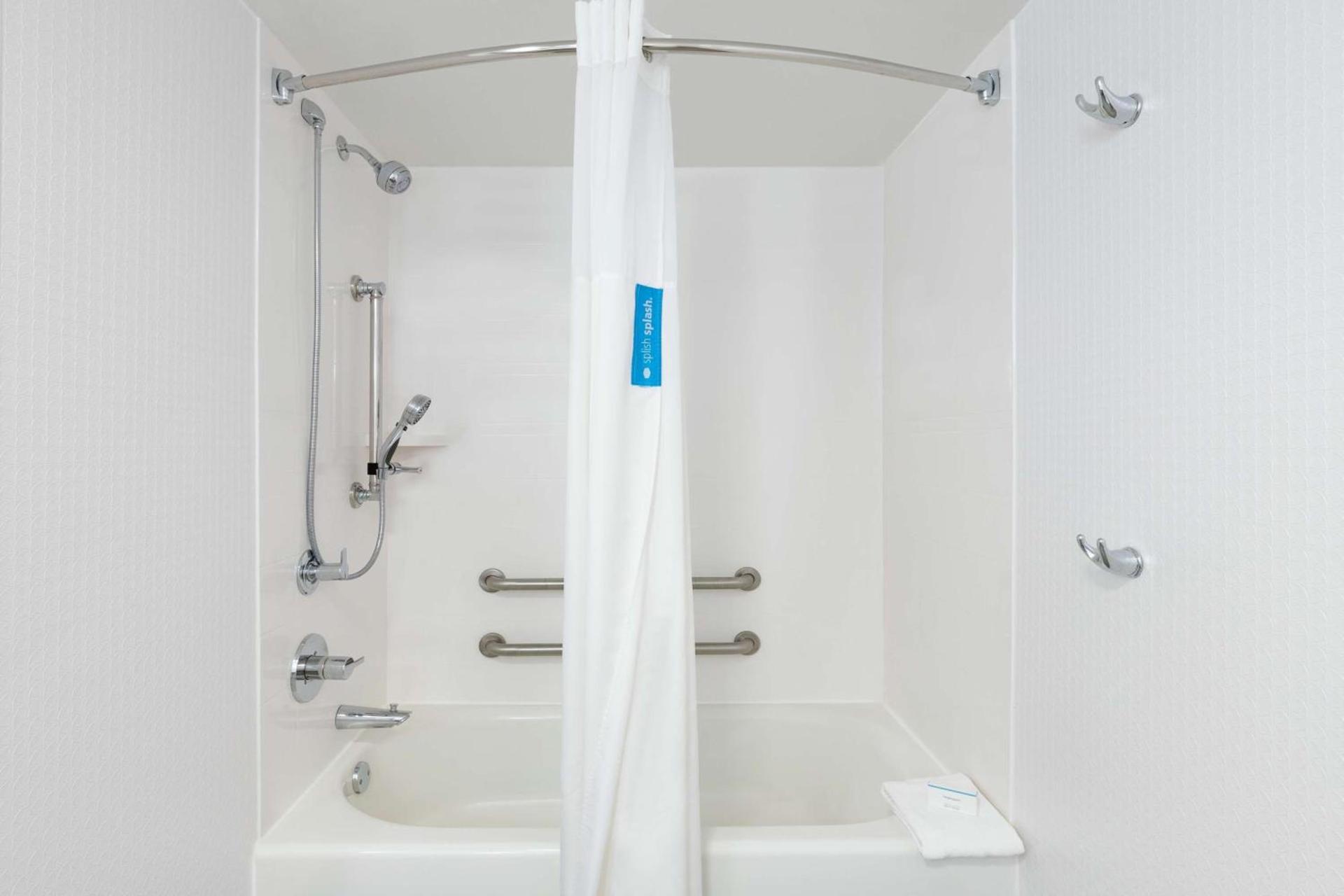 Hampton Inn Greenville-Simpsonville photo 17