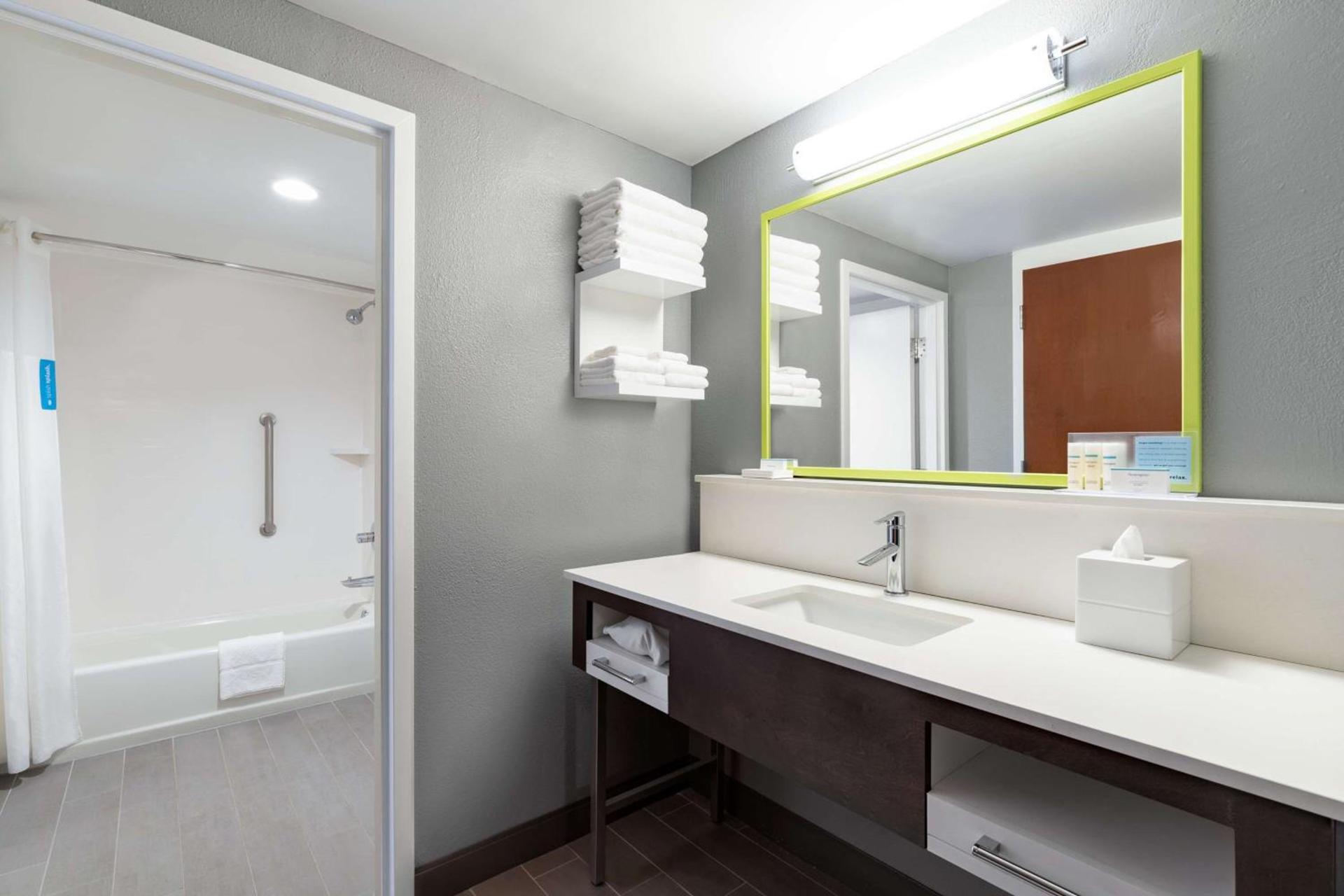 Hampton Inn Greenville-Simpsonville photo 21