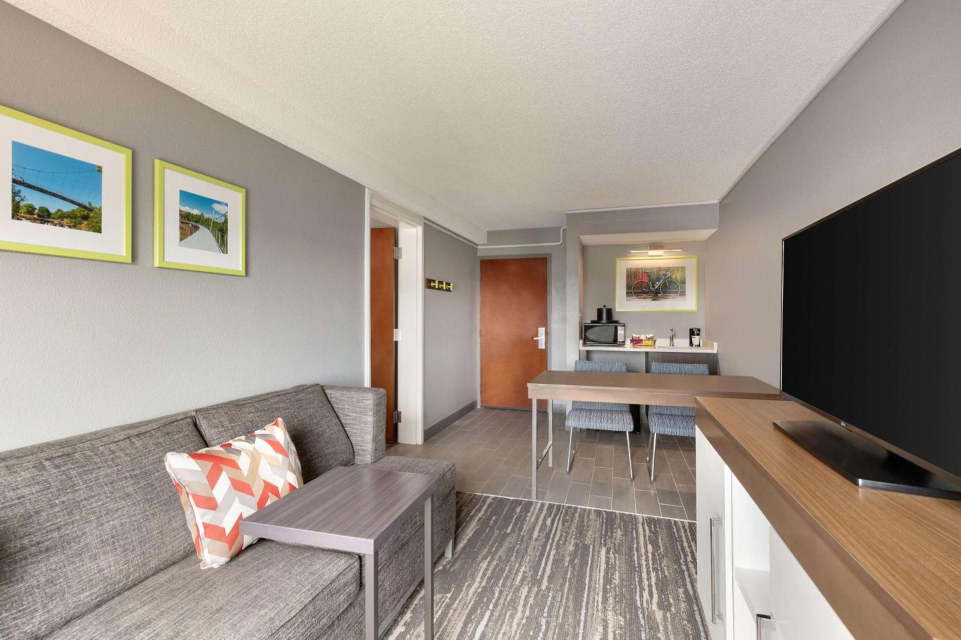 Hampton Inn Greenville-Simpsonville photo 34