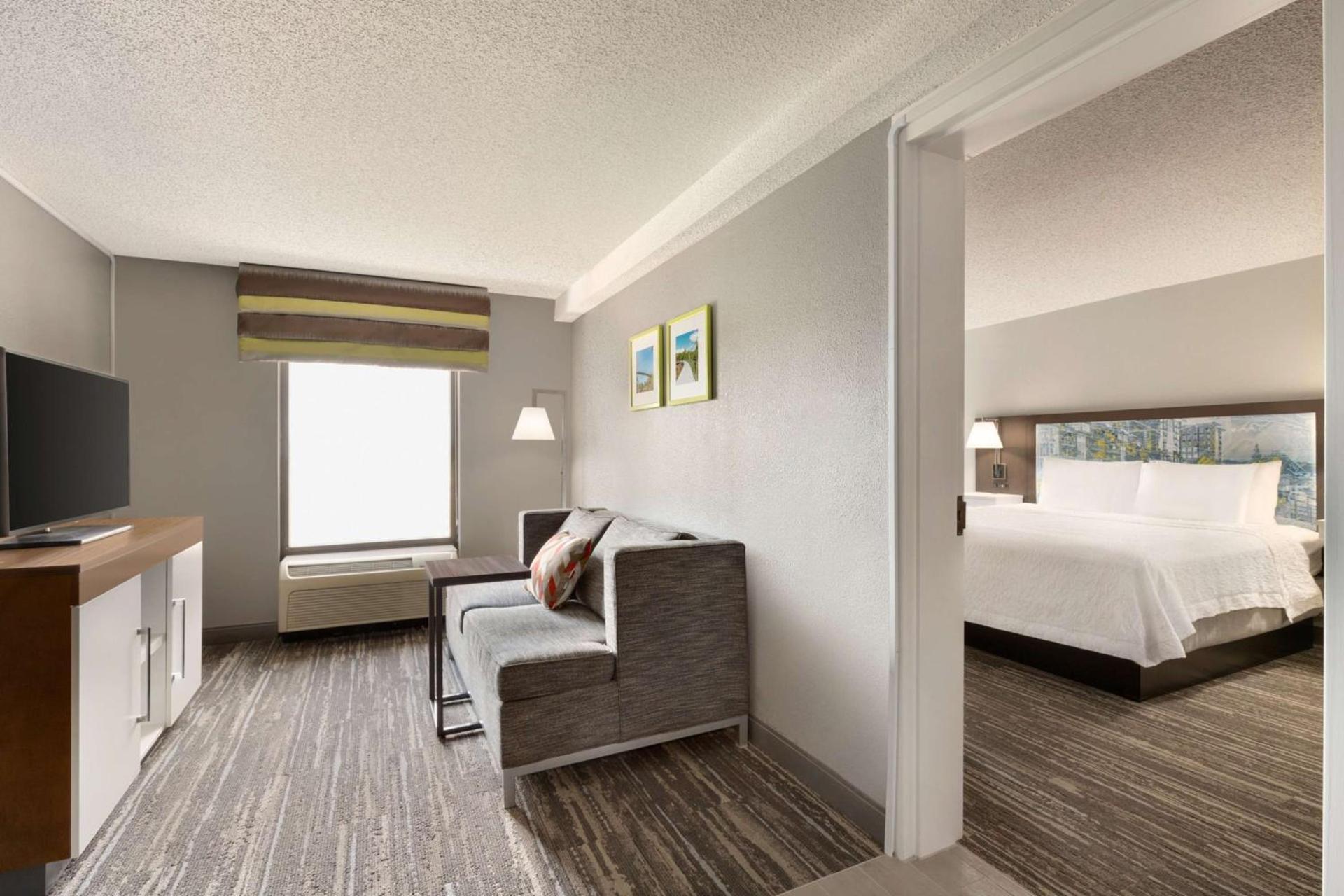 Hampton Inn Greenville-Simpsonville photo 35
