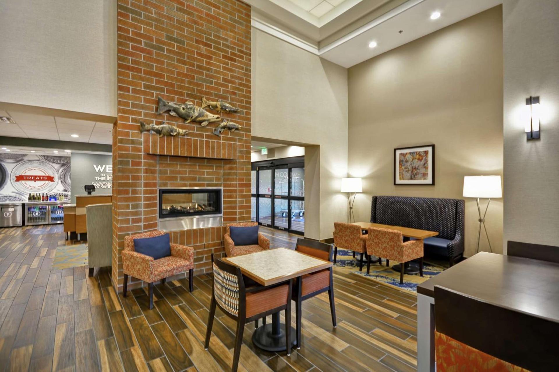Hampton Inn & Suites Grants Pass photo 11