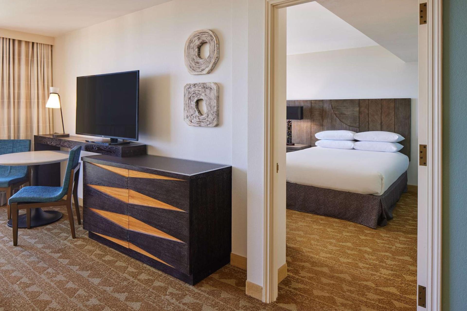 Embassy Suites by Hilton Waikiki Beach Walk photo 15