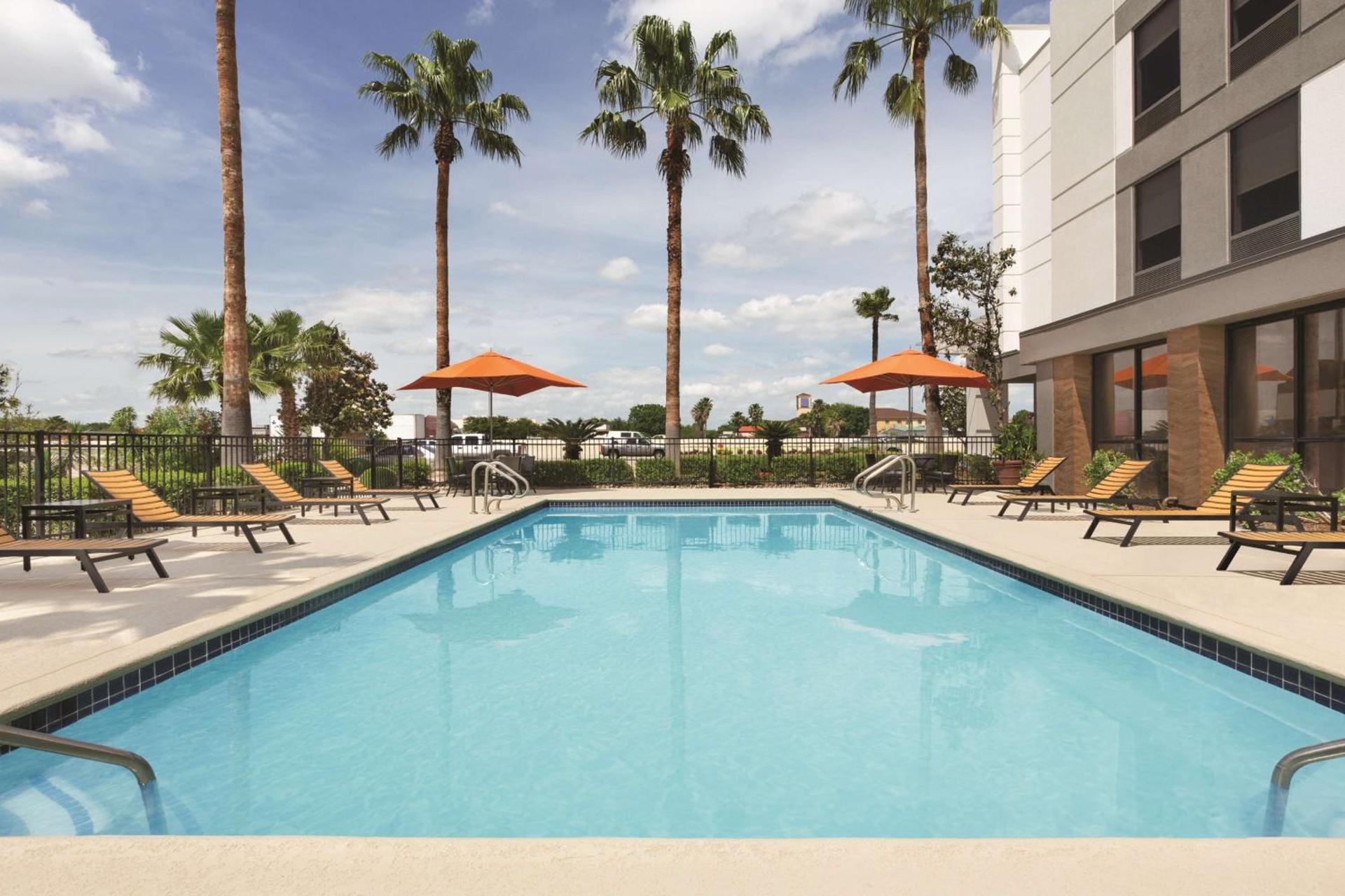 Hampton Inn - Houston/Brookhollow photo 5