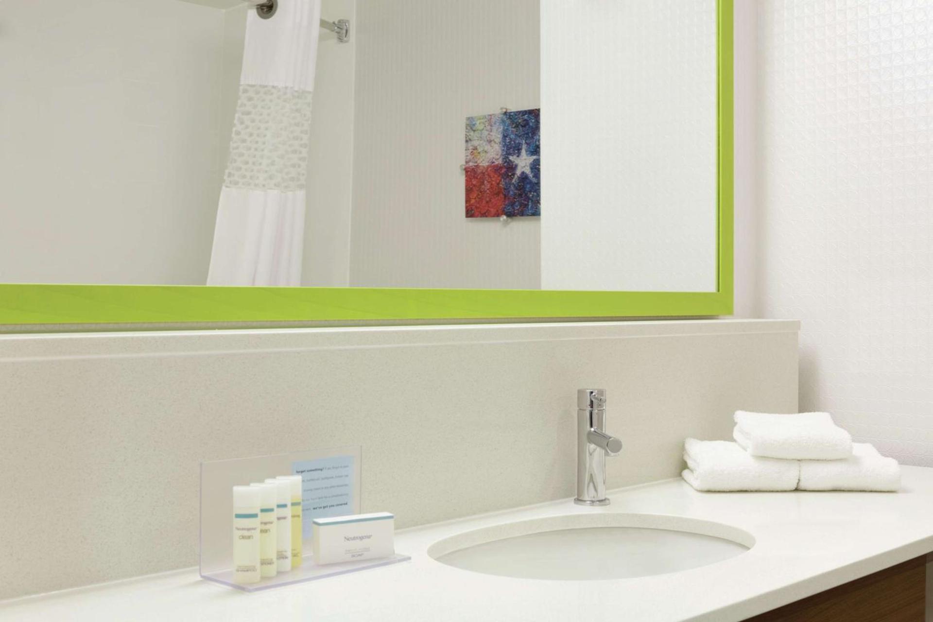 Hampton Inn - Houston/Brookhollow photo 39