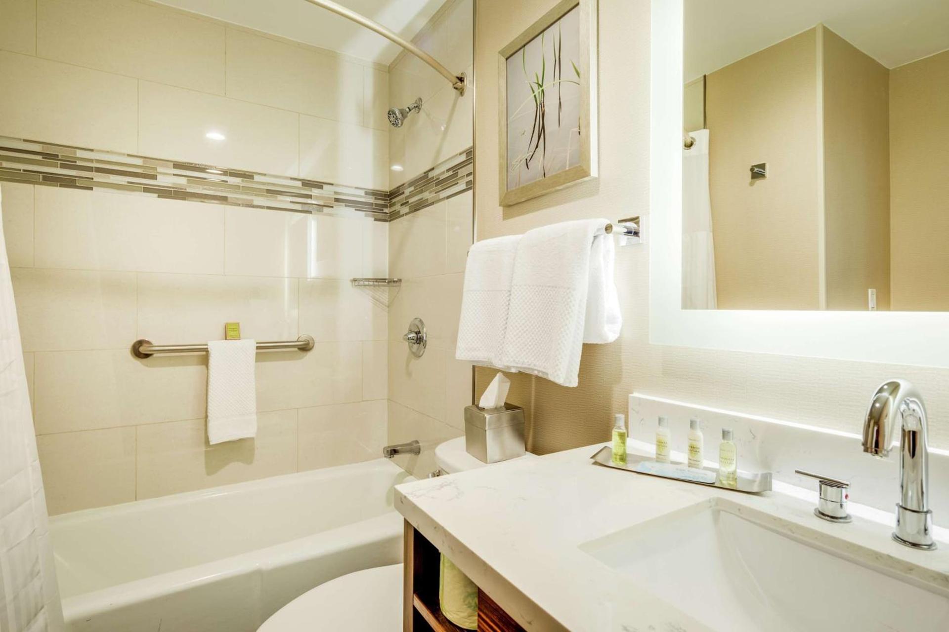 DoubleTree by Hilton Huntington, WV photo 23