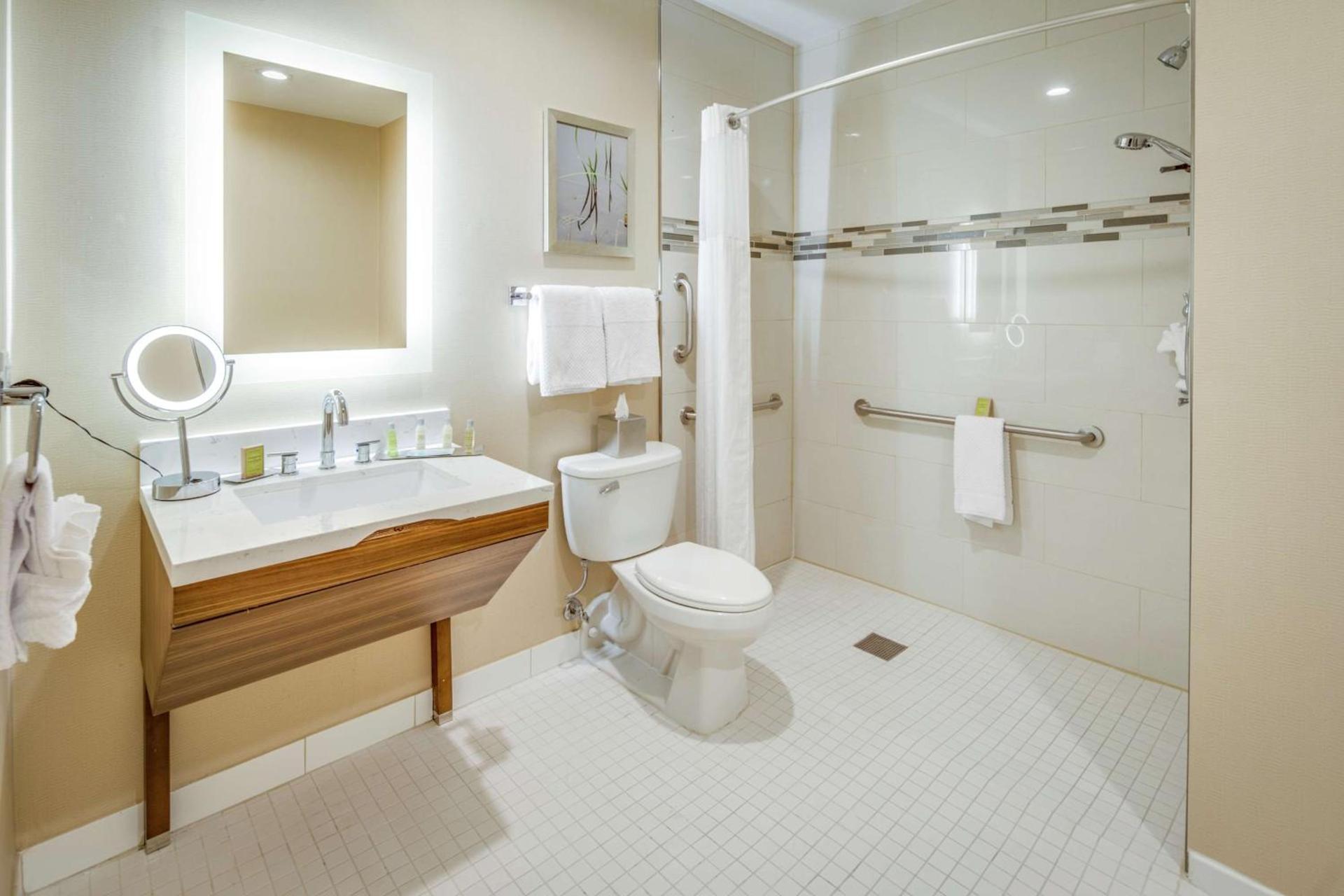 DoubleTree by Hilton Huntington, WV photo 30