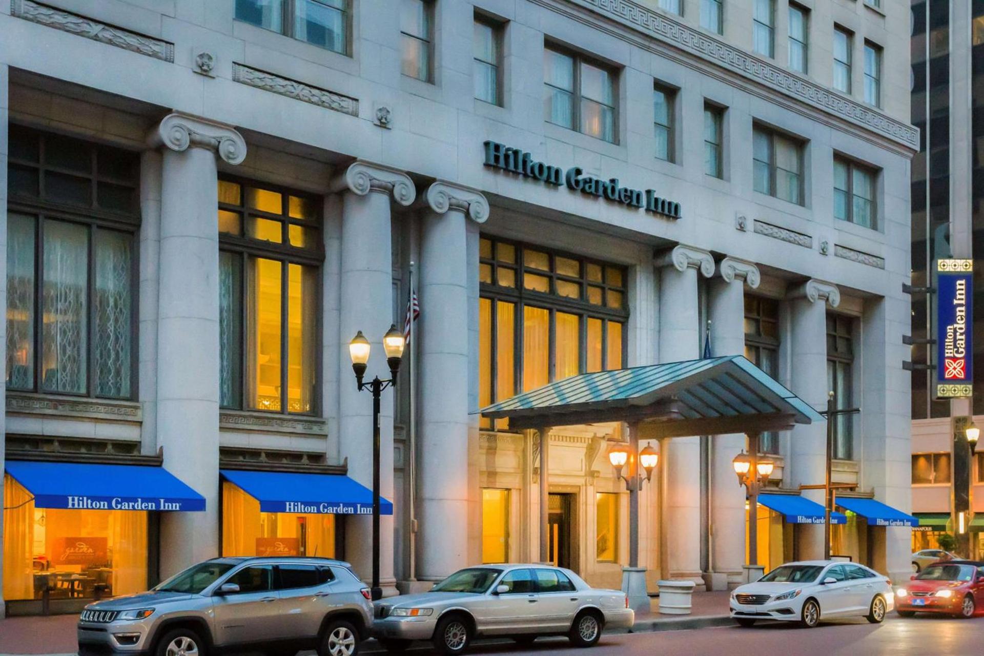 Hilton Garden Inn Indianapolis Downtown photo 2