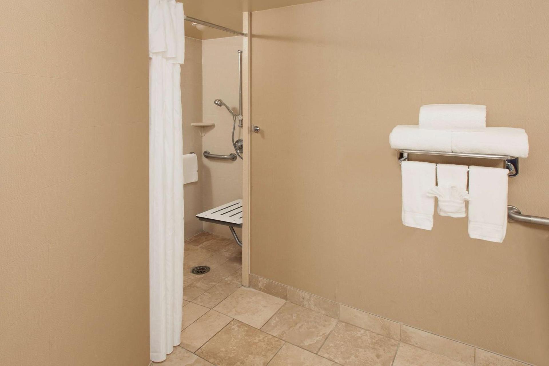 Homewood Suites by Hilton Indianapolis At The Crossing photo 16