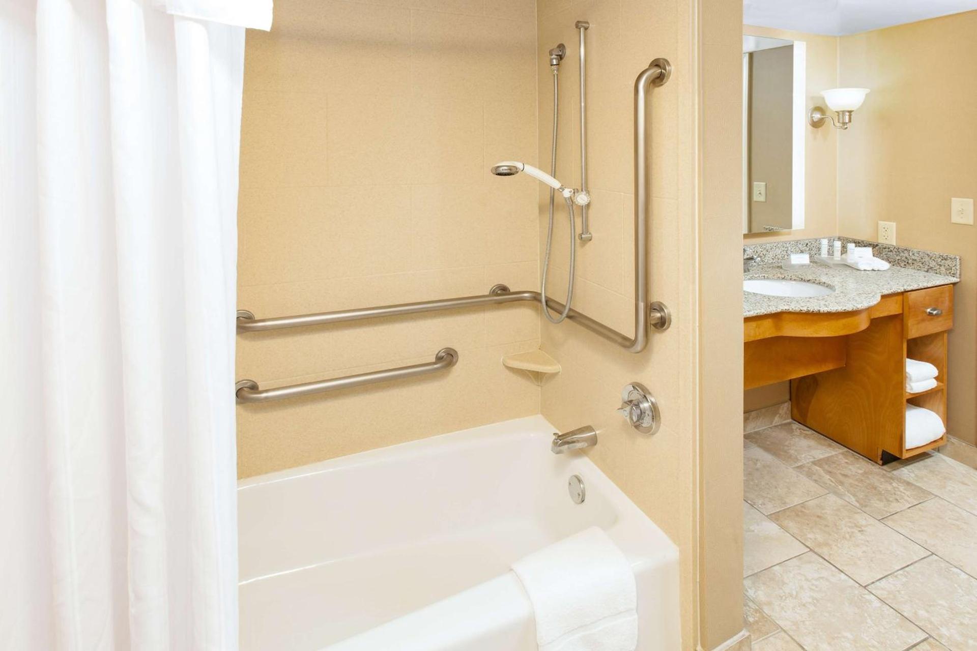 Homewood Suites by Hilton Indianapolis At The Crossing photo 18