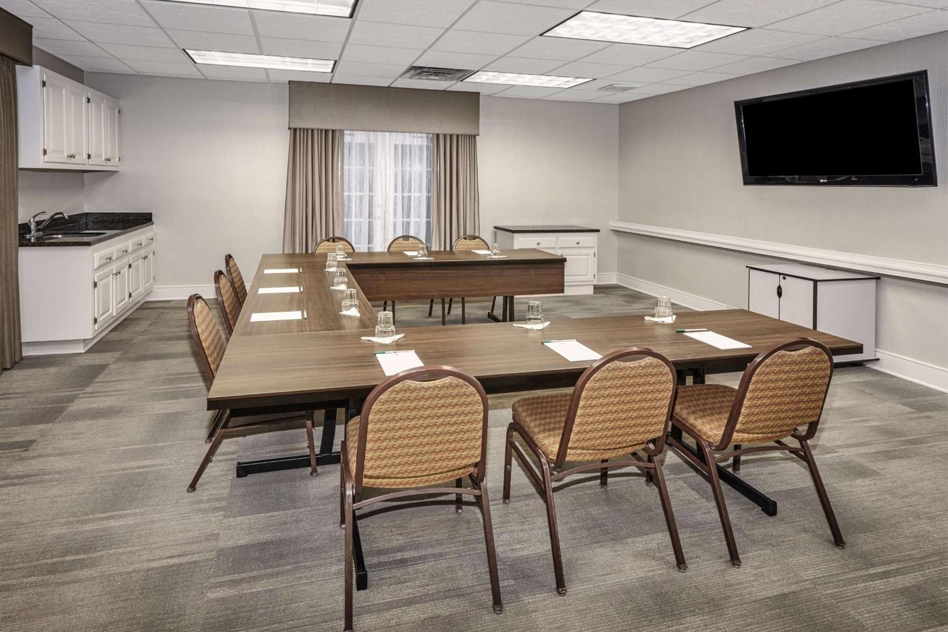 Homewood Suites by Hilton Indianapolis At The Crossing photo 21