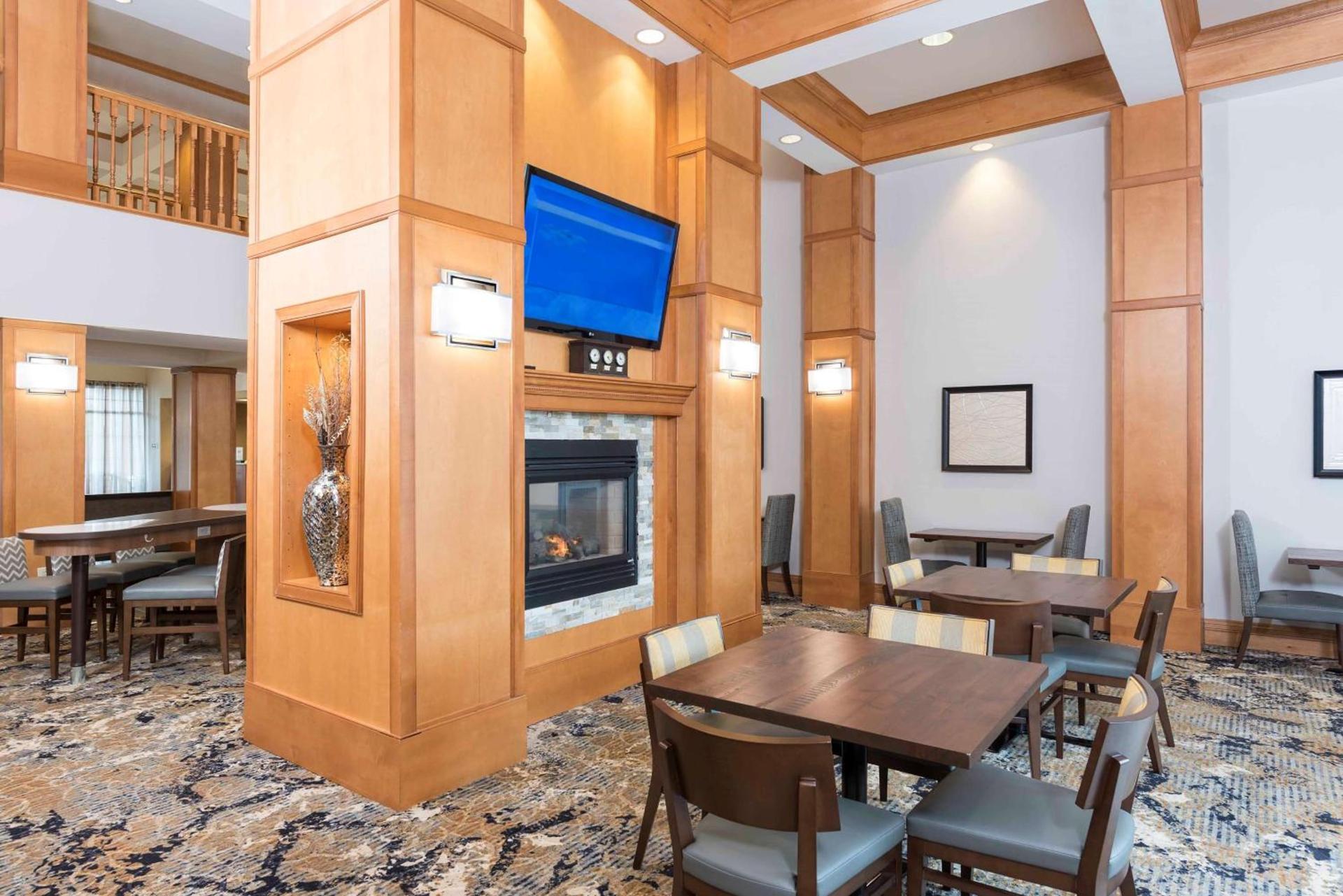 Homewood Suites by Hilton Indianapolis Airport / Plainfield photo 5