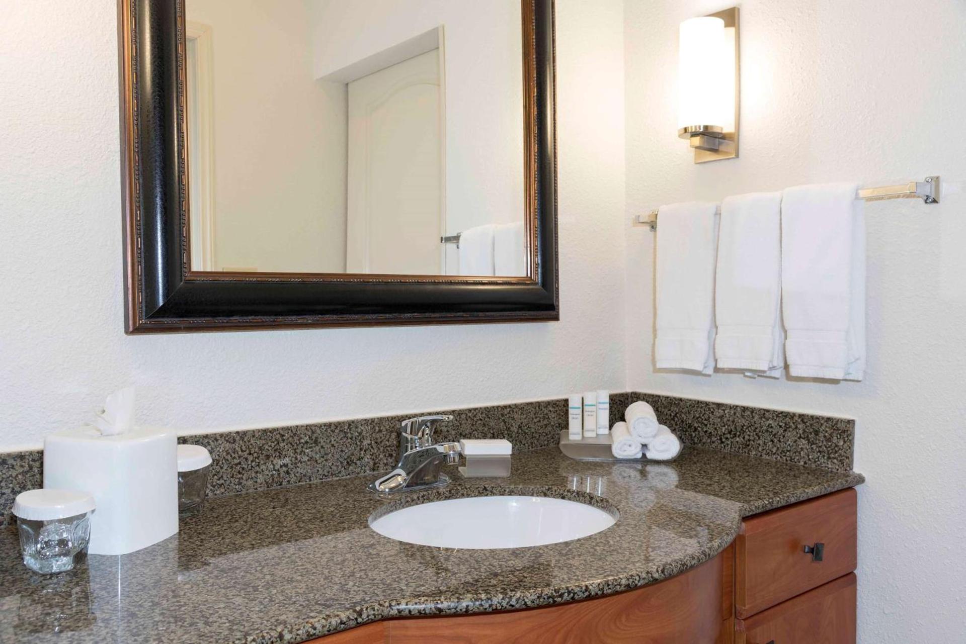 Homewood Suites by Hilton Indianapolis Airport / Plainfield photo 16