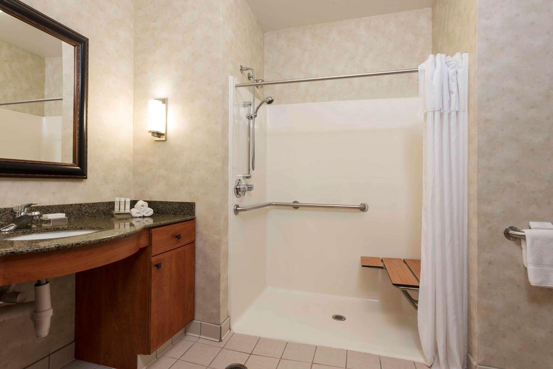 Homewood Suites by Hilton Indianapolis Airport / Plainfield photo 21
