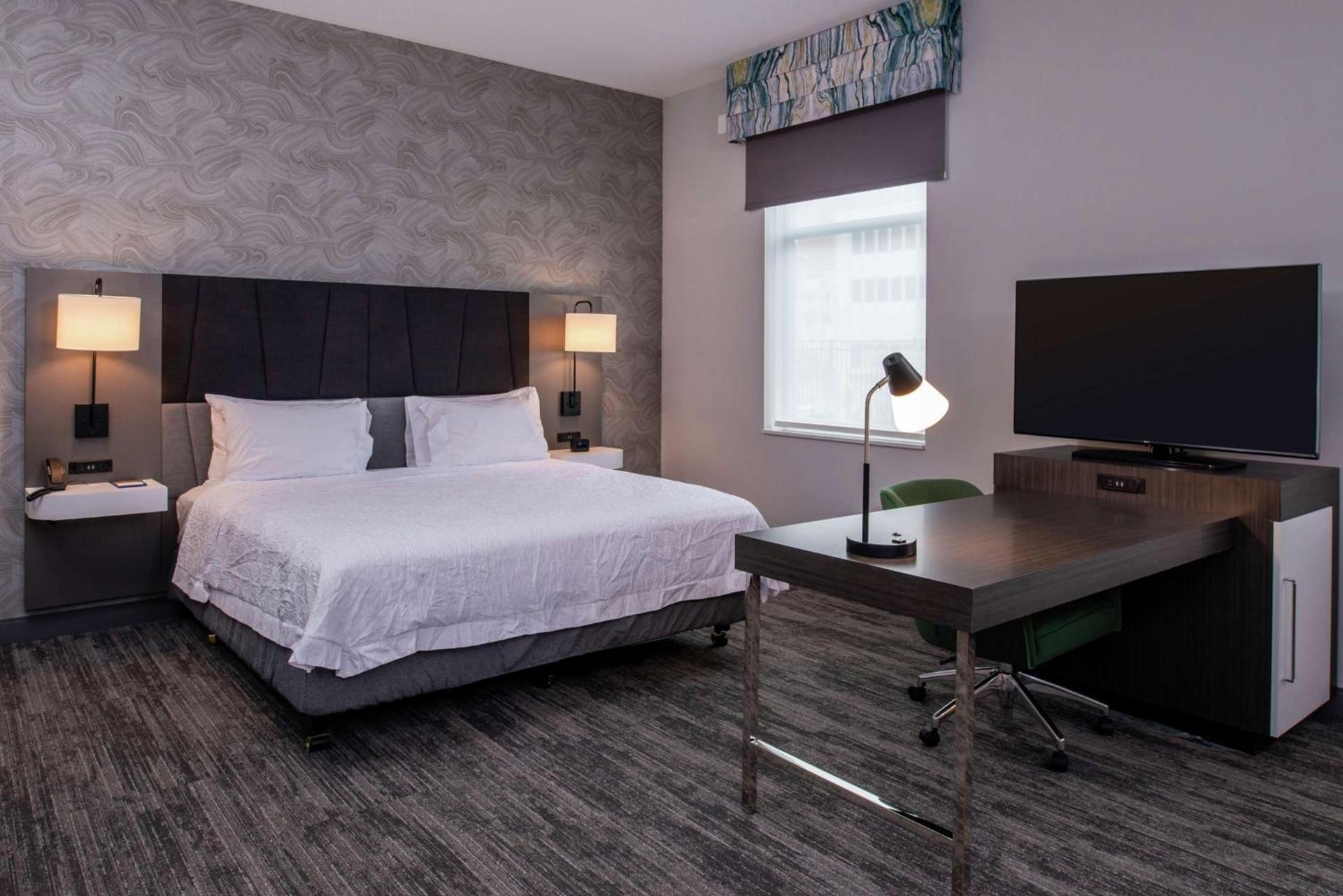 Hampton Inn & Suites Winston-Salem Downtown photo 2