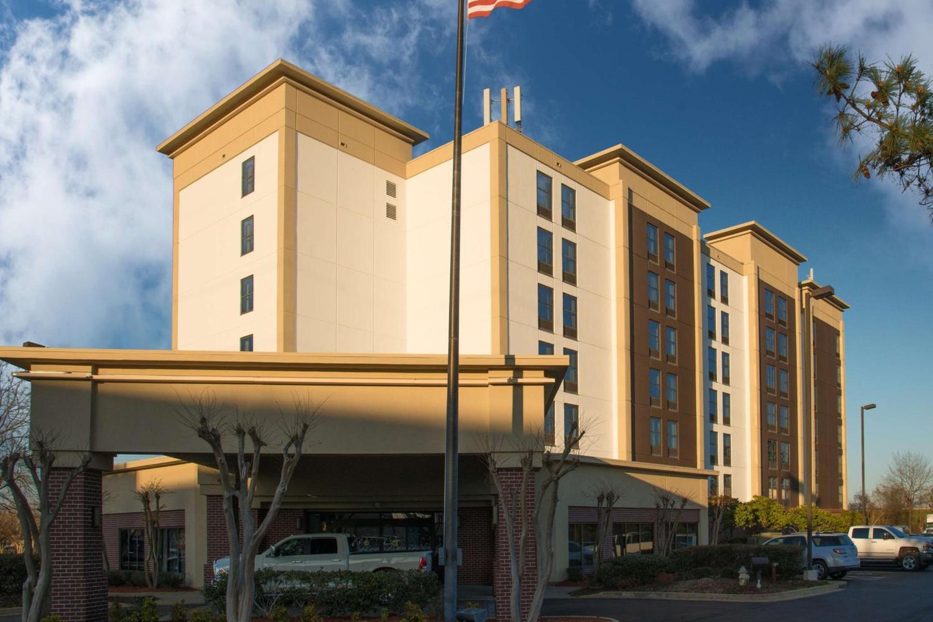 Hampton Inn & Suites Jackson Coliseum photo 2