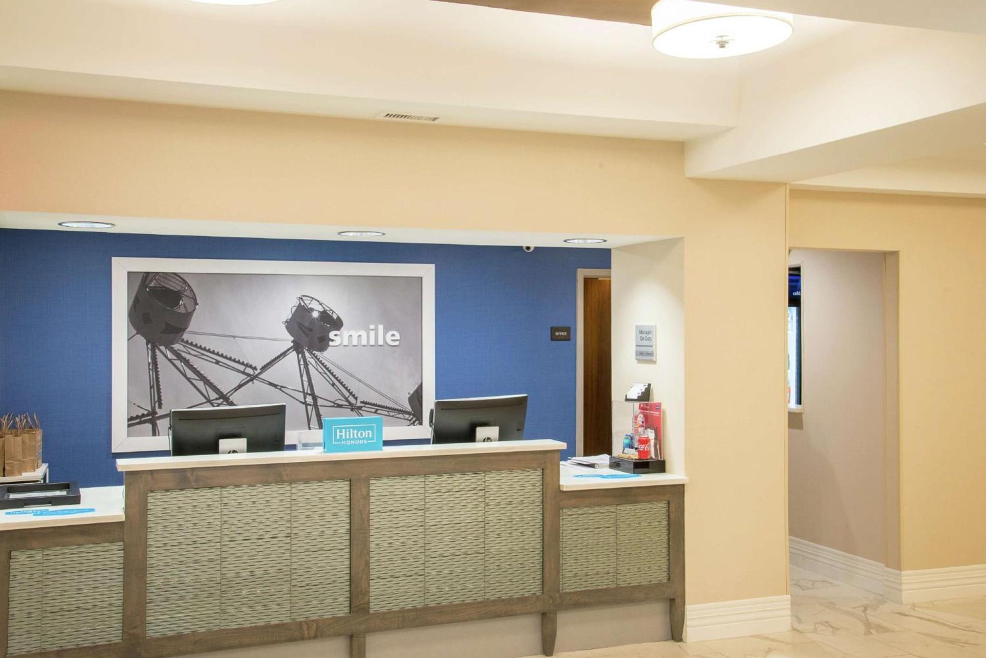 Hampton Inn & Suites Jackson Coliseum photo 9