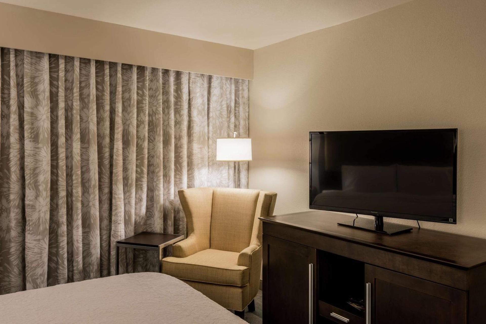 Hampton Inn & Suites Jackson Coliseum photo 33