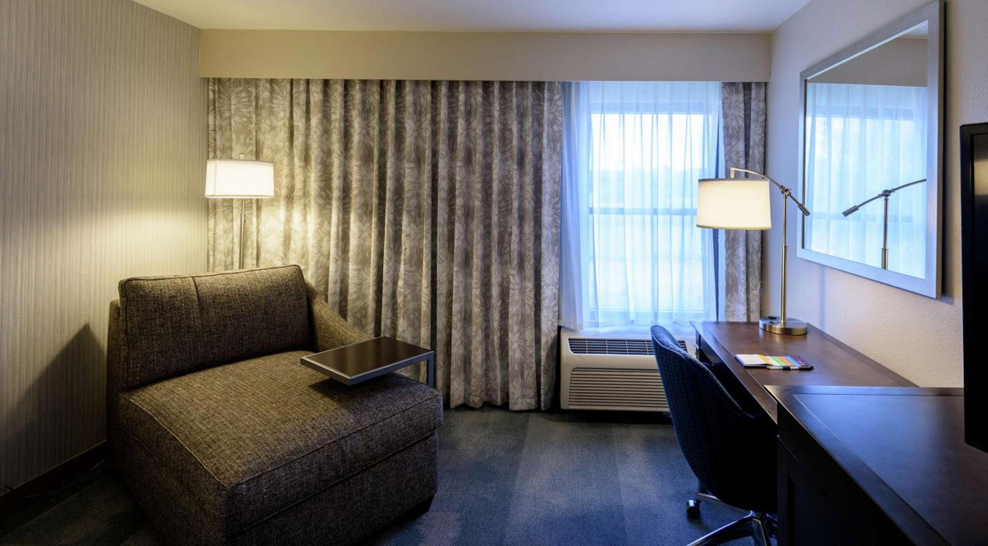 Hampton Inn & Suites Jackson Coliseum photo 37