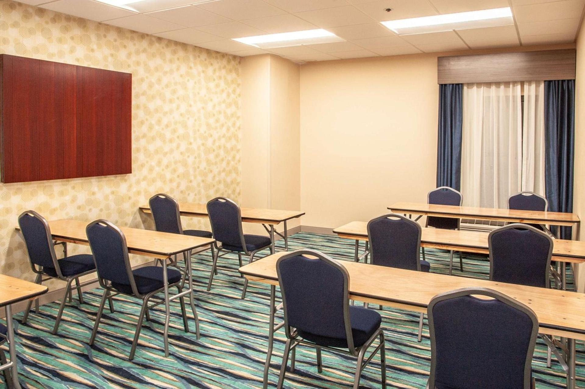 Hampton Inn & Suites Jackson Coliseum photo 44