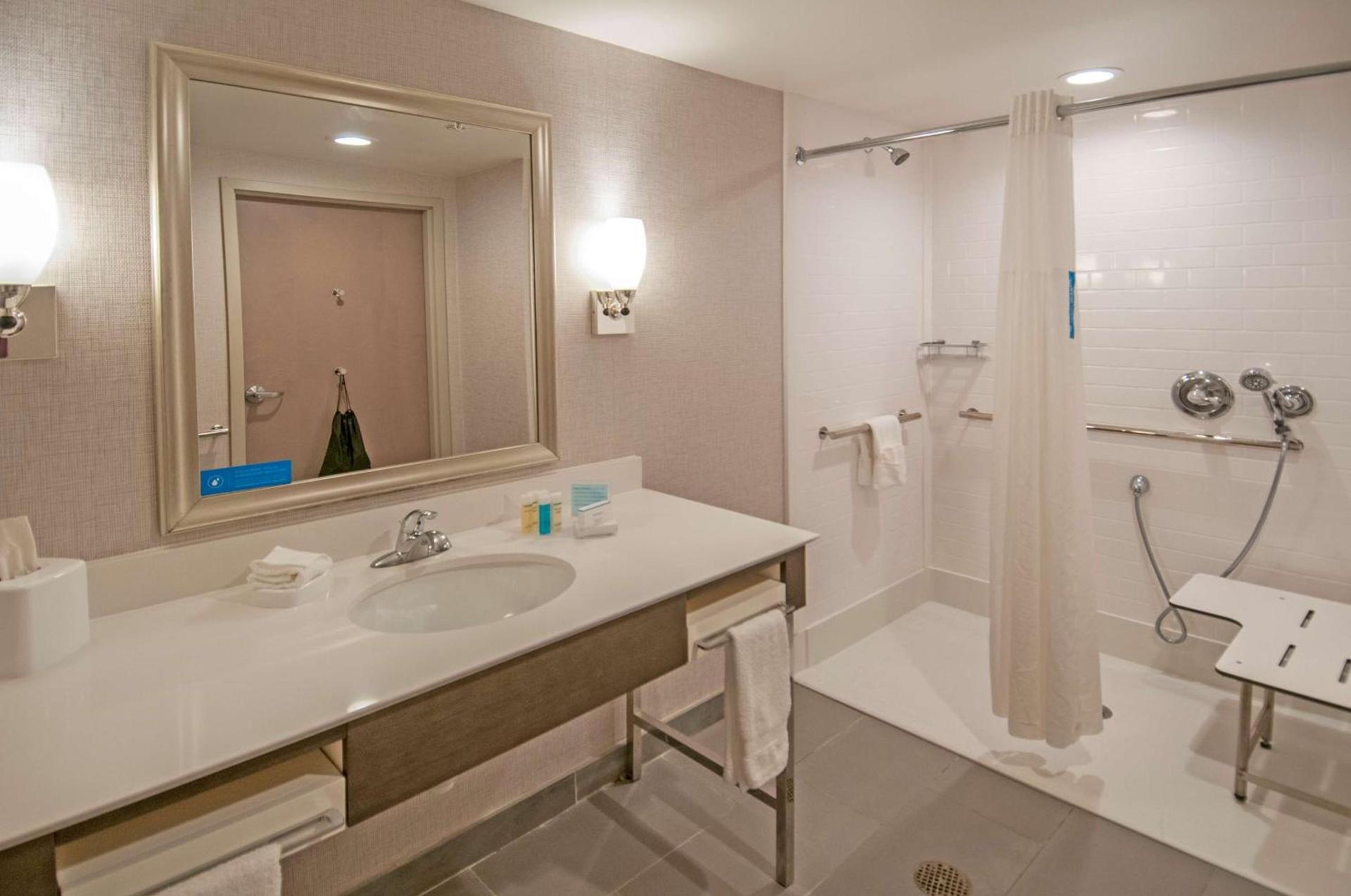 Hampton Inn & Suites Ridgeland photo 32