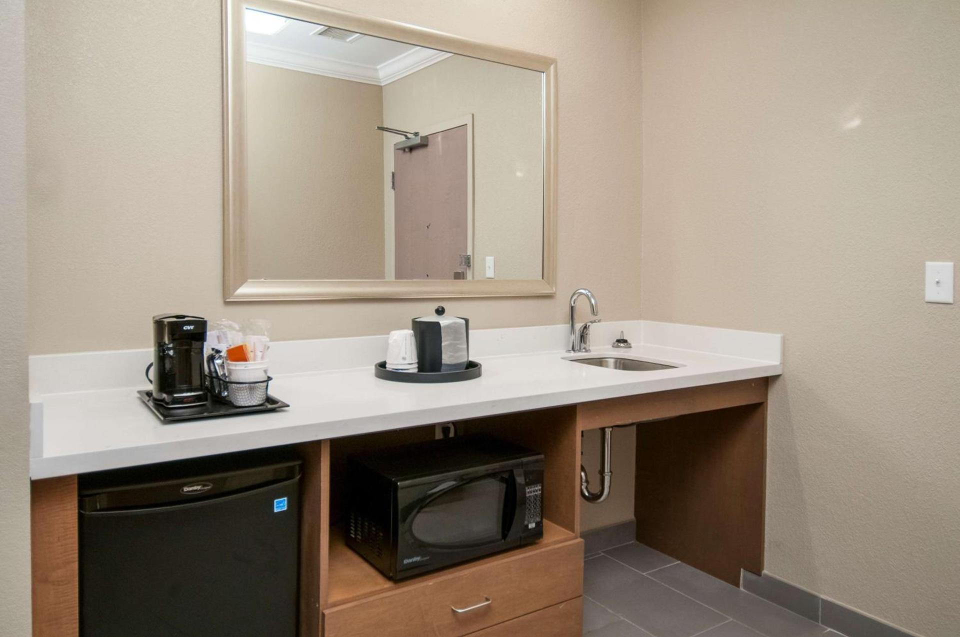 Hampton Inn & Suites Ridgeland photo 68