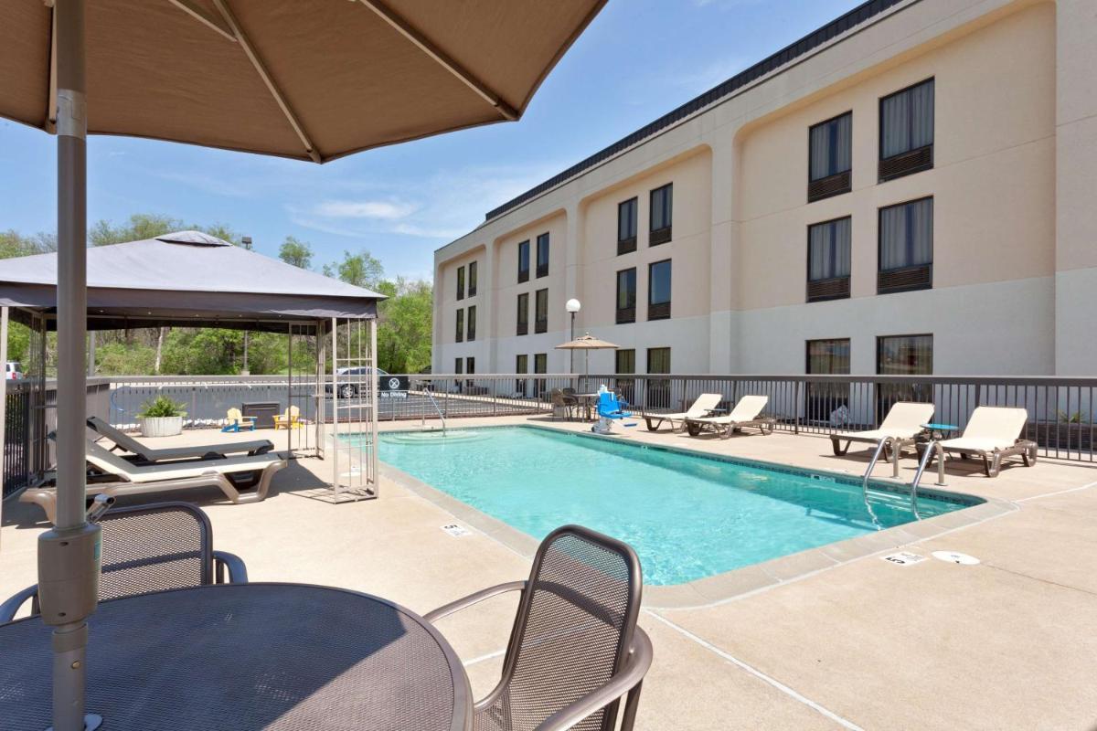 Hampton Inn Joplin photo 4