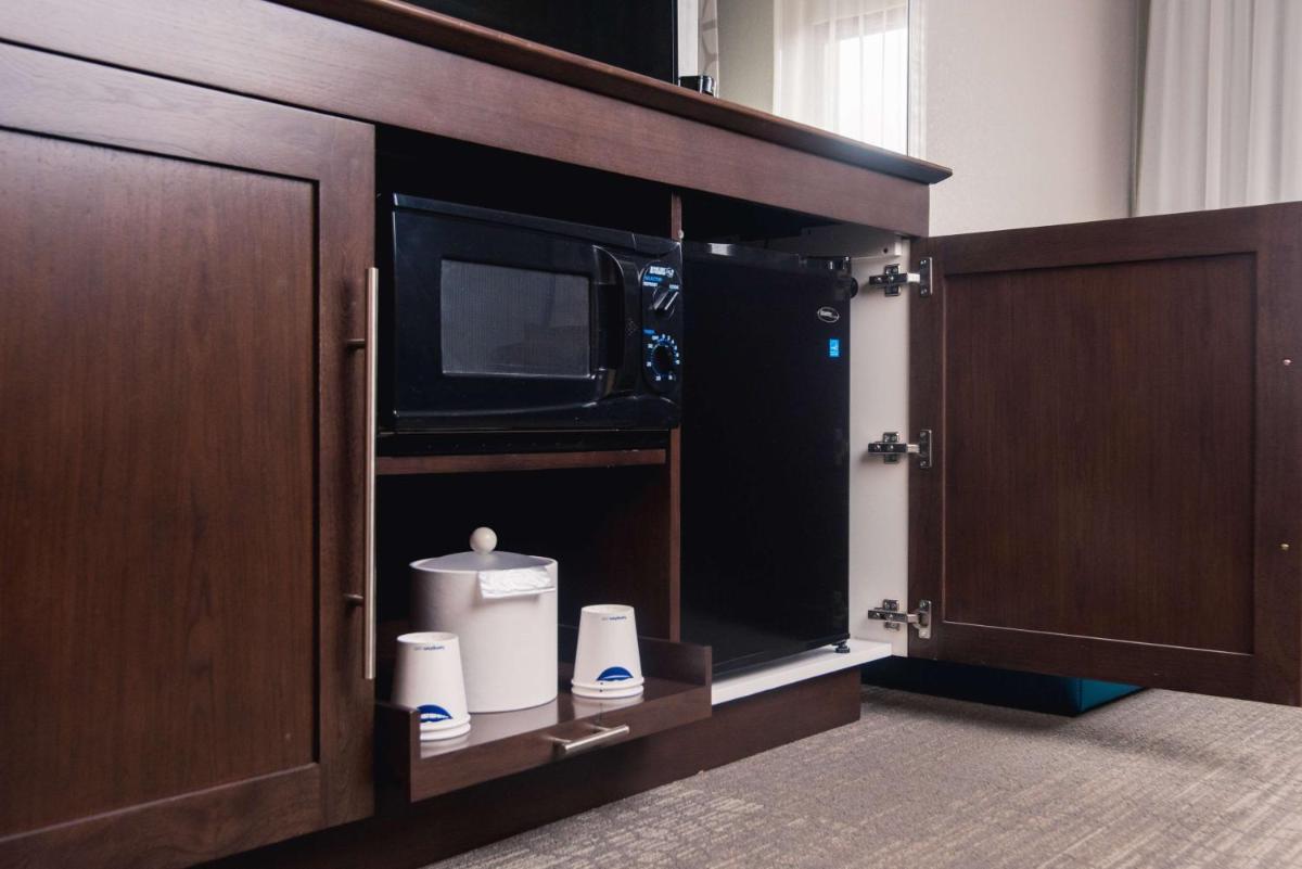 Hampton Inn Joplin photo 57