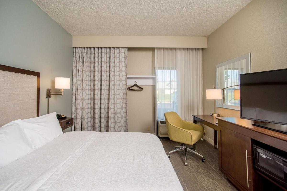 Hampton Inn Joplin photo 15