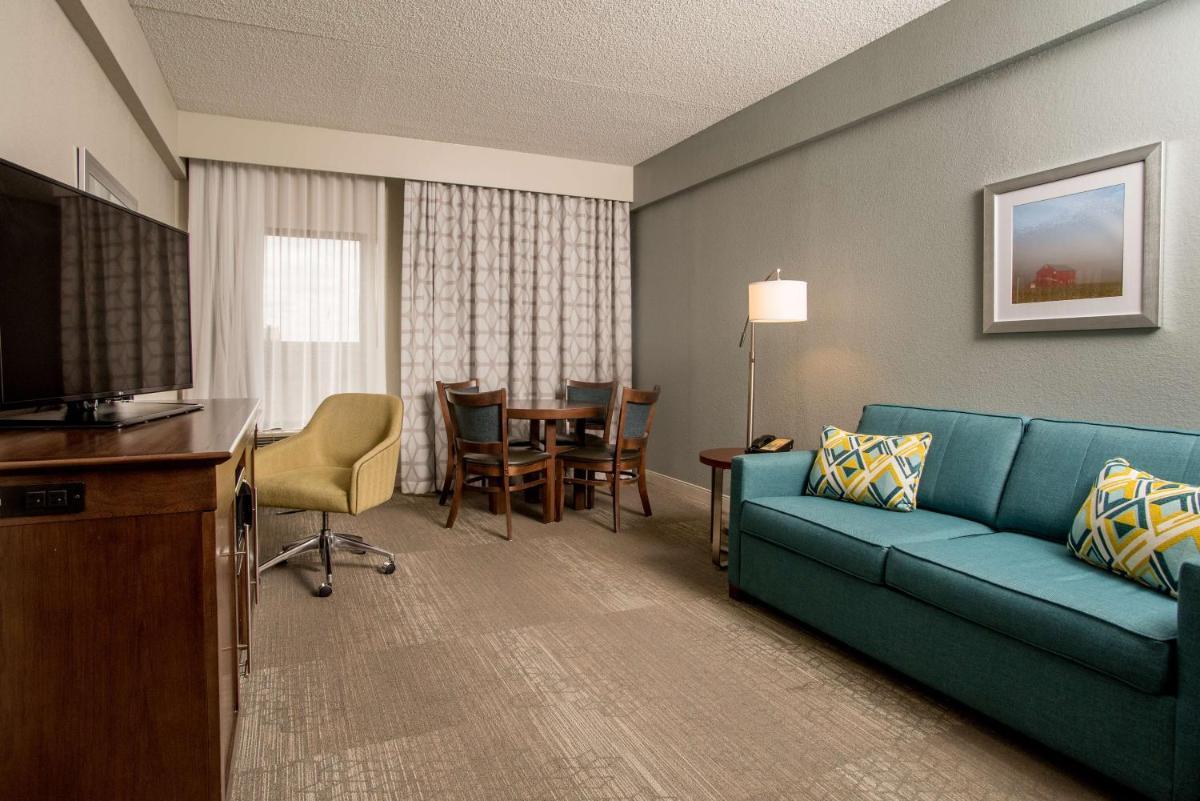 Hampton Inn Joplin photo 28