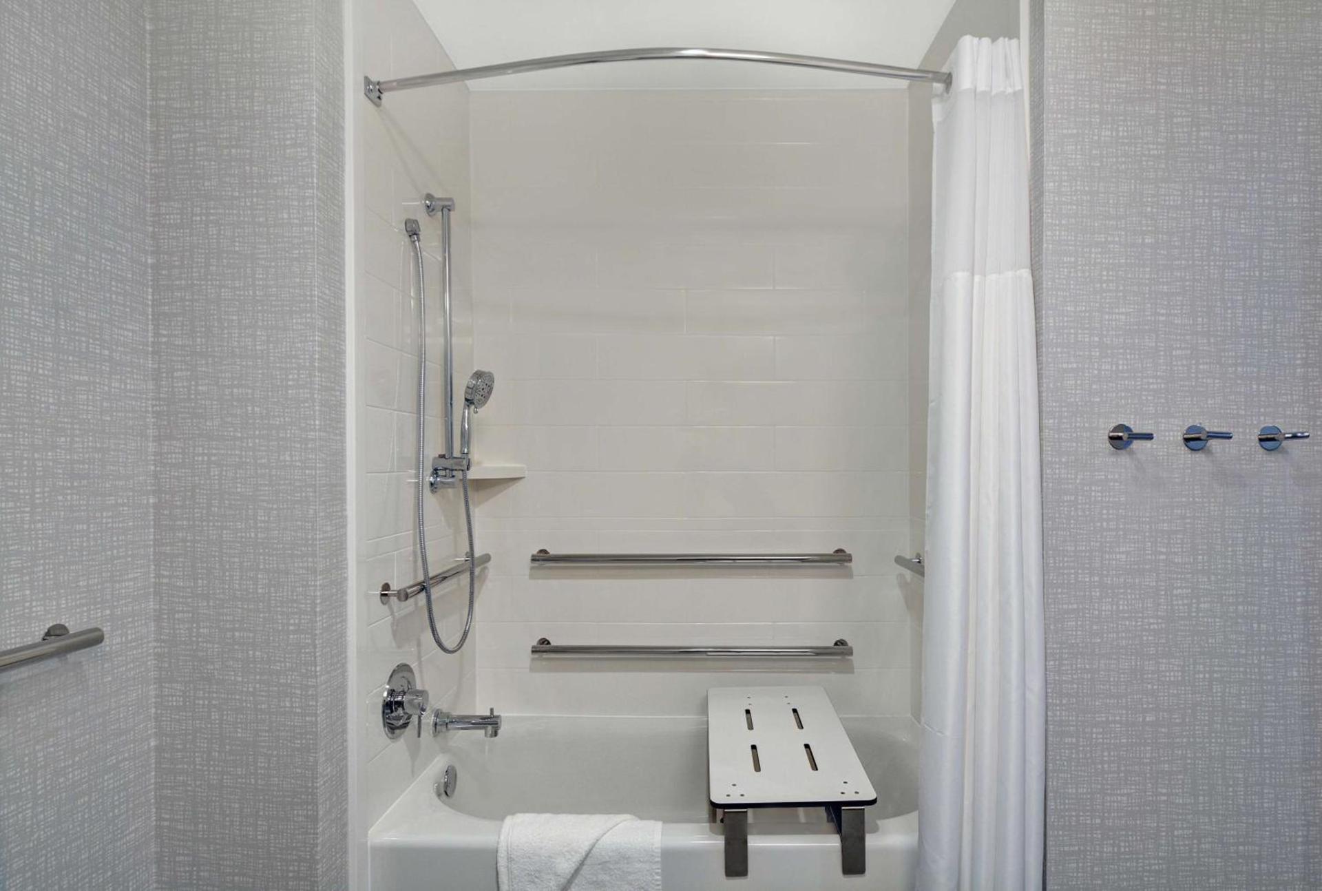 Hampton Inn & Suites Middleburg, Fl photo 32