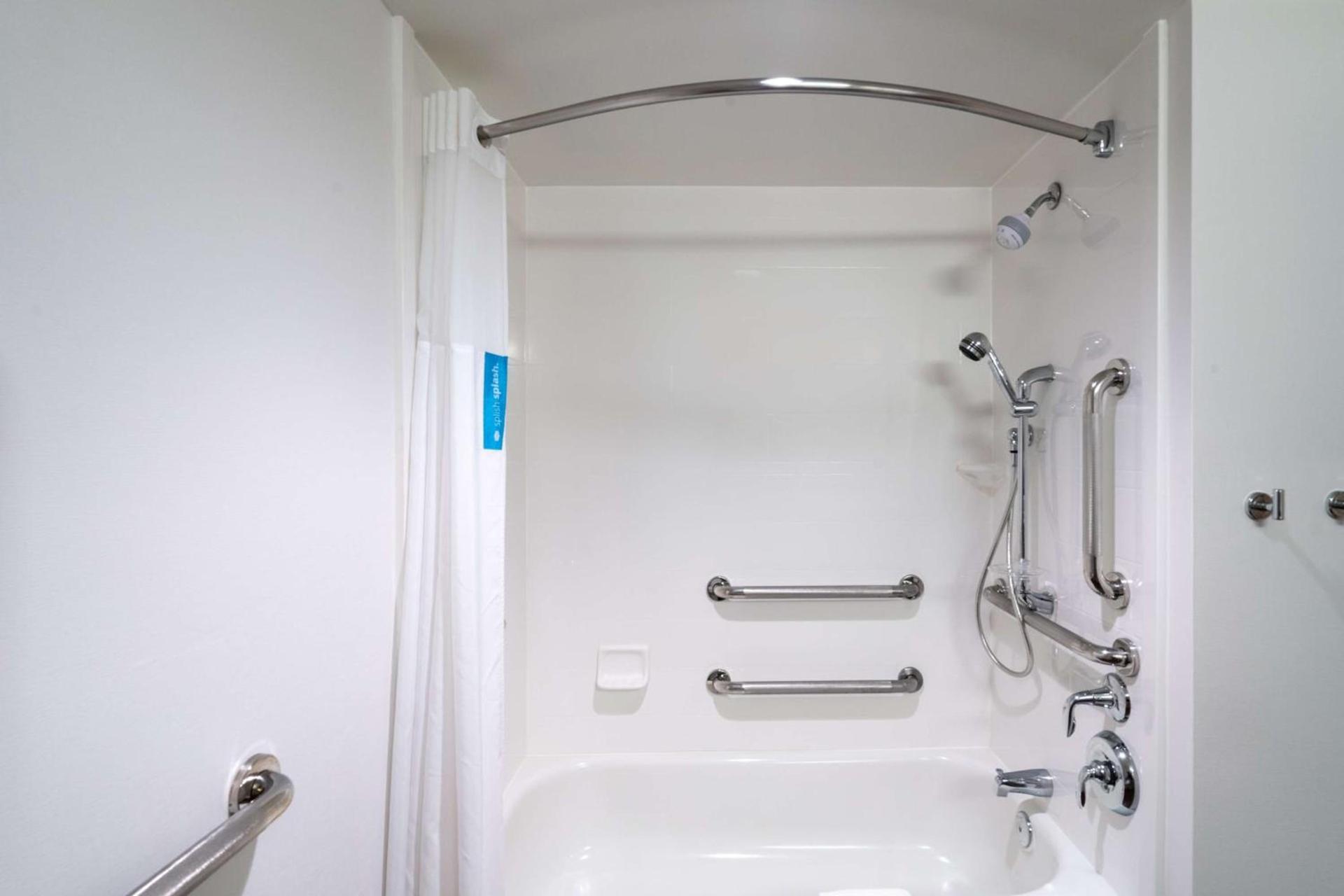 Hampton Inn Lafayette photo 12