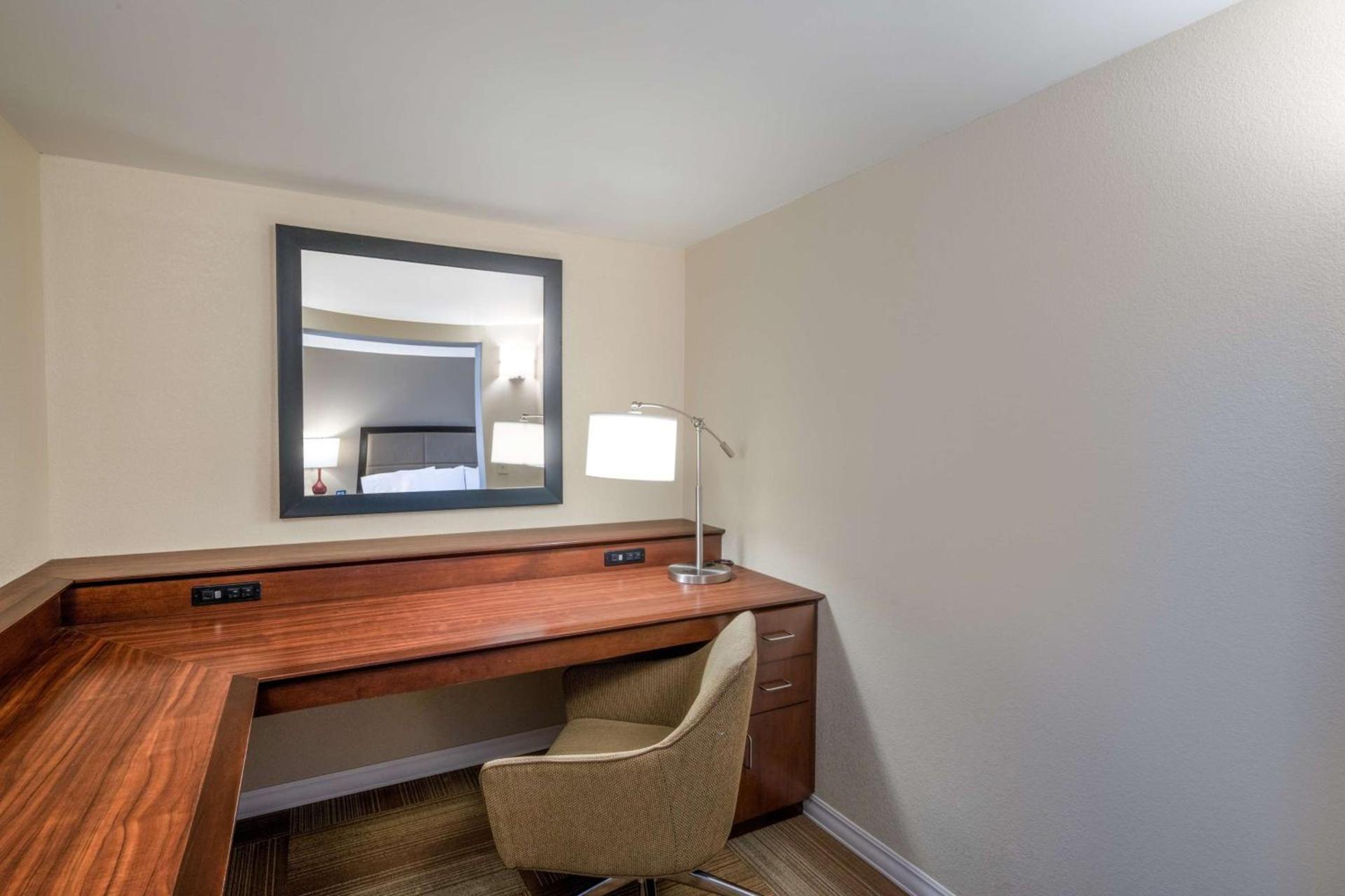 Hampton Inn Lafayette photo 16