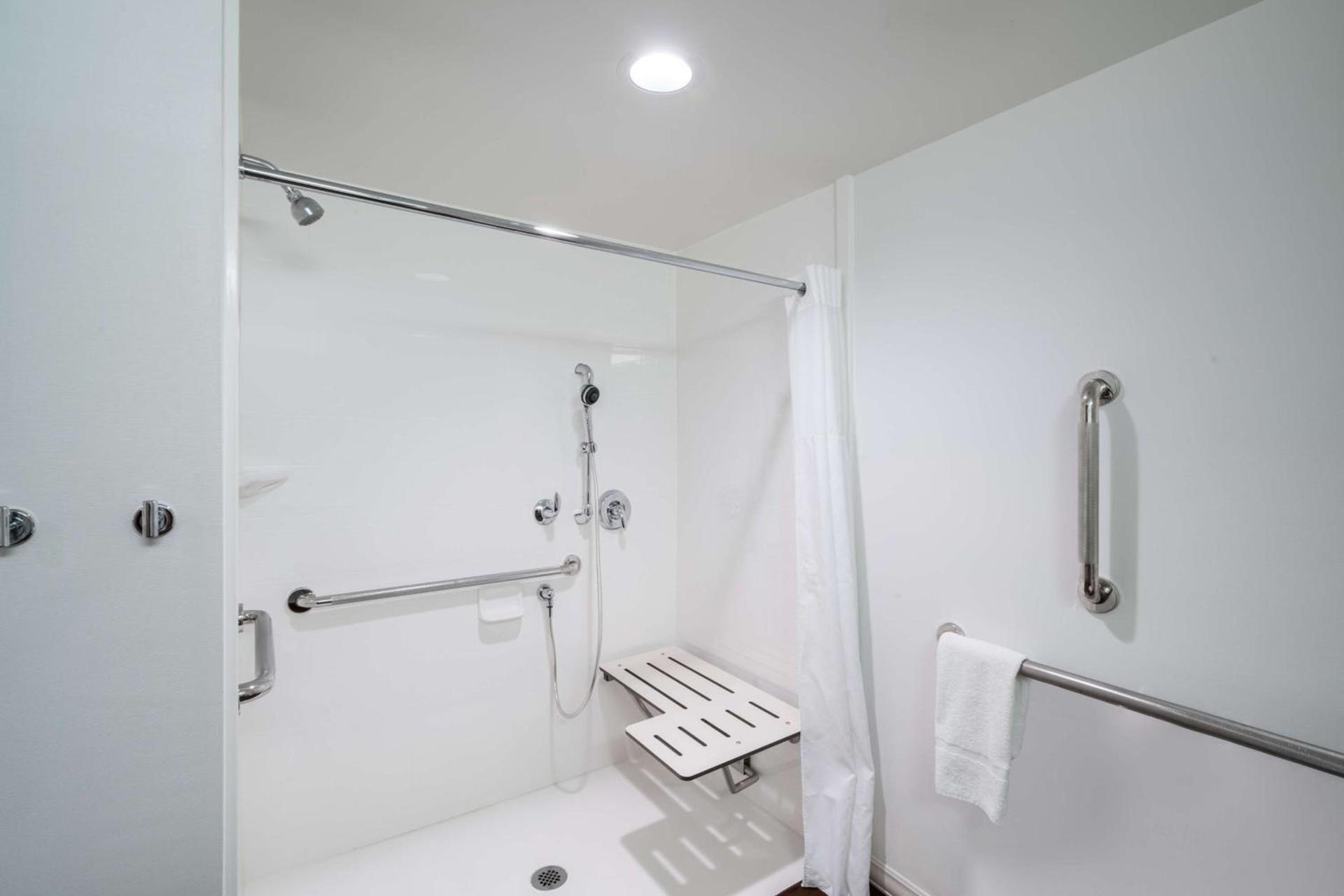 Hampton Inn Lafayette photo 17