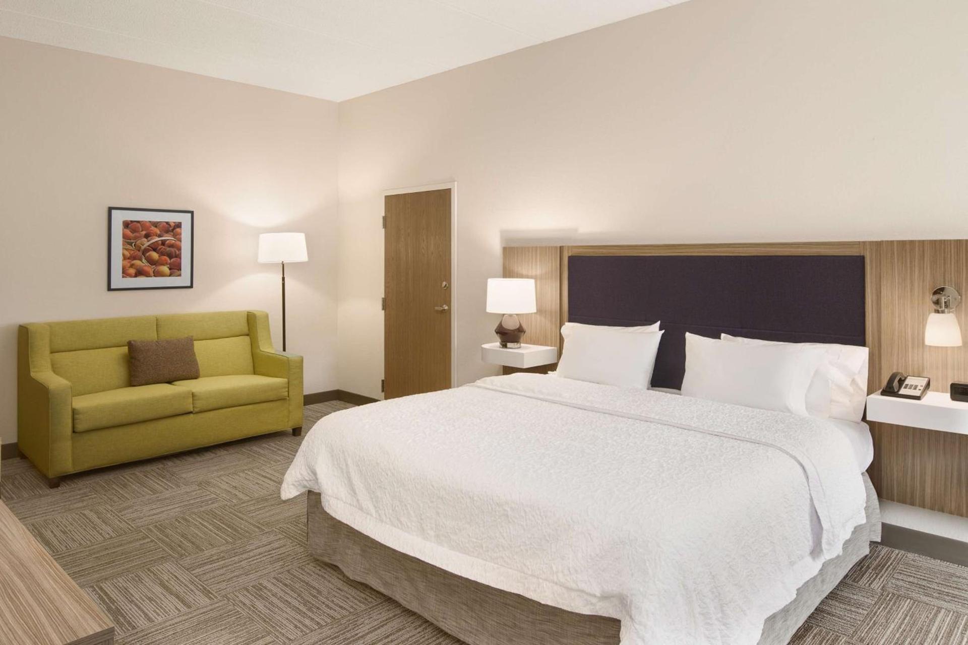 Hampton Inn Lagrange near Callaway Gardens photo 12