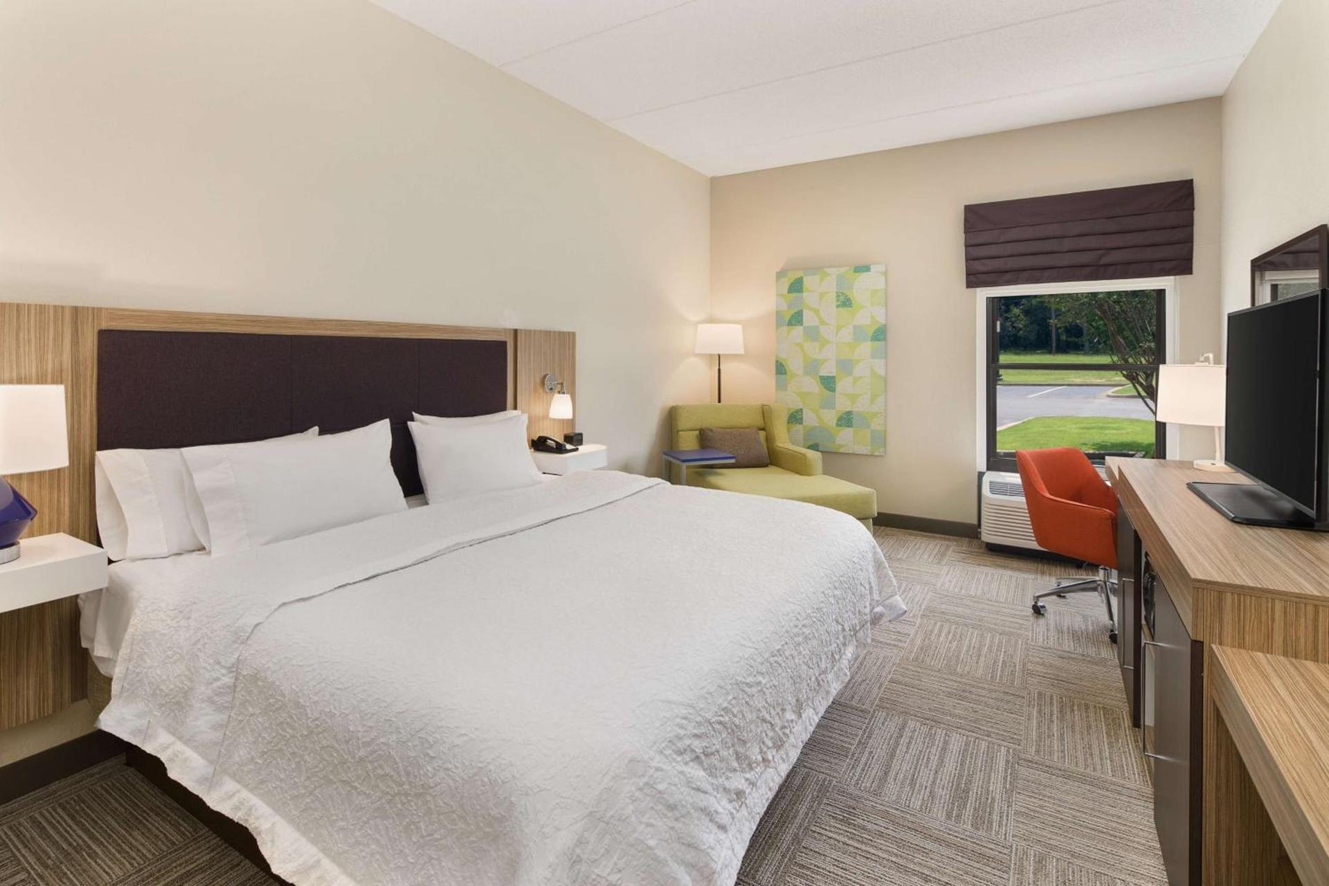 Hampton Inn Lagrange near Callaway Gardens photo 14