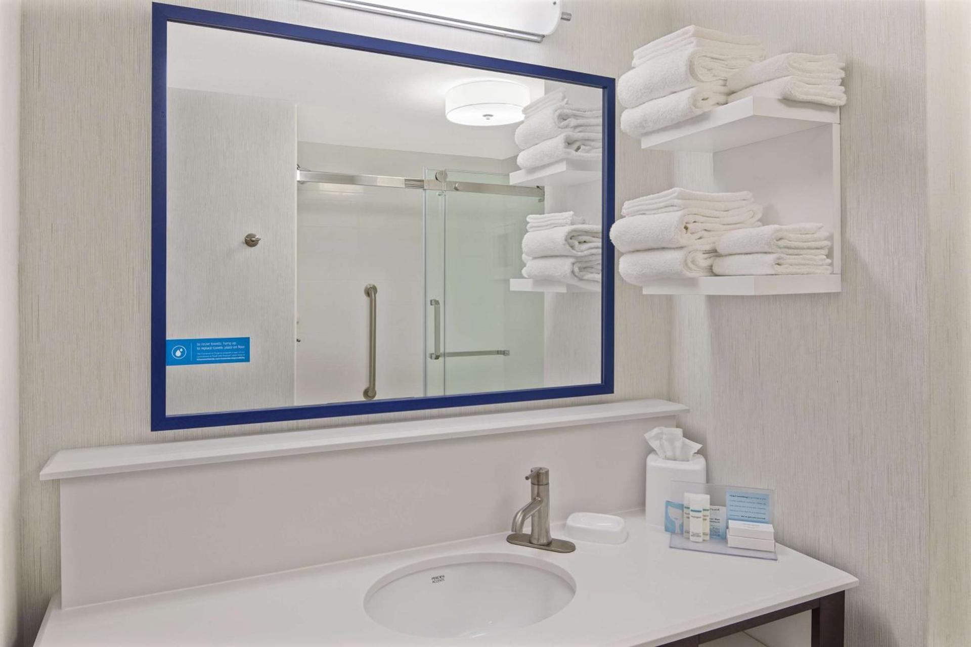 Hampton Inn Lagrange near Callaway Gardens photo 16