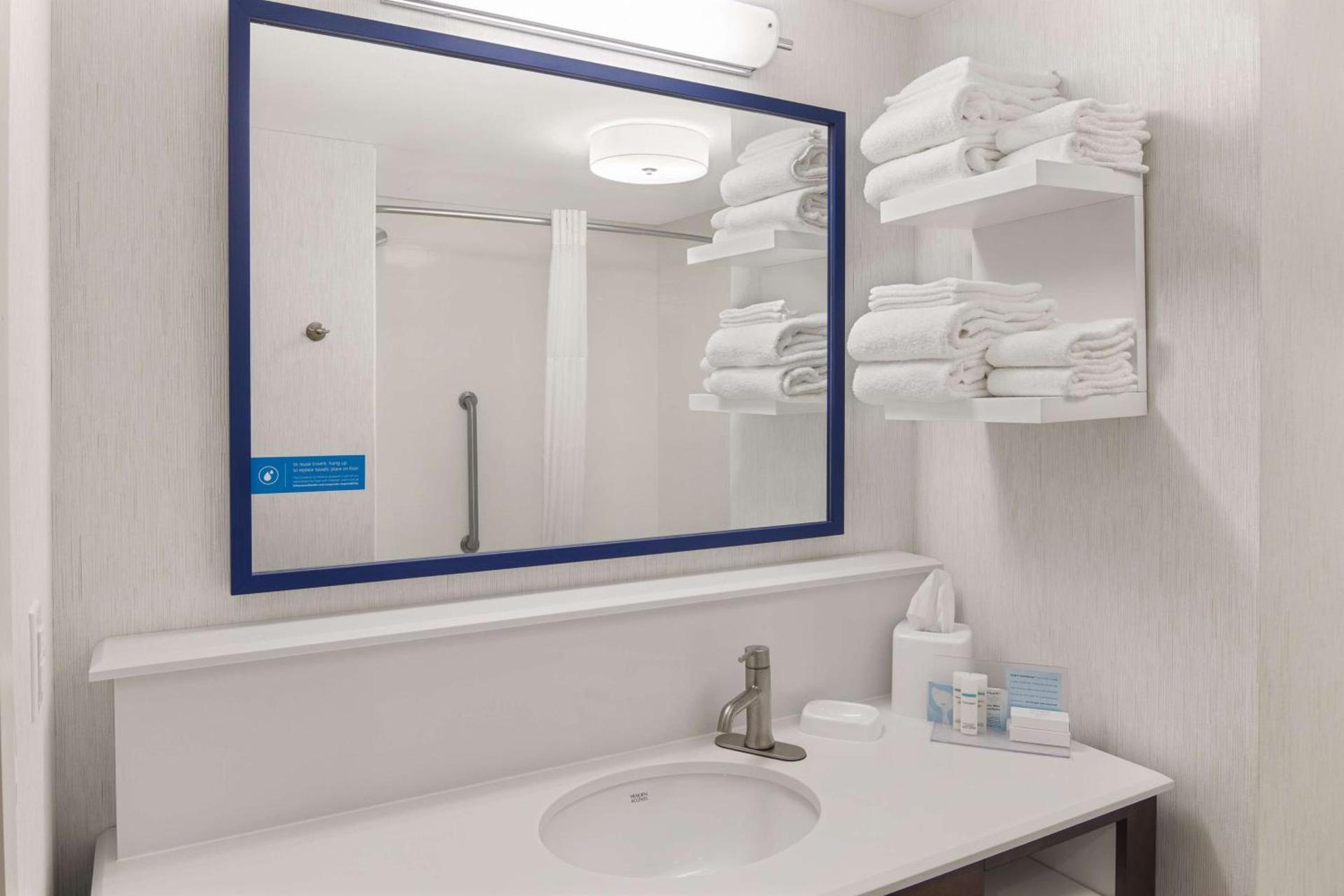Hampton Inn Lagrange near Callaway Gardens photo 21