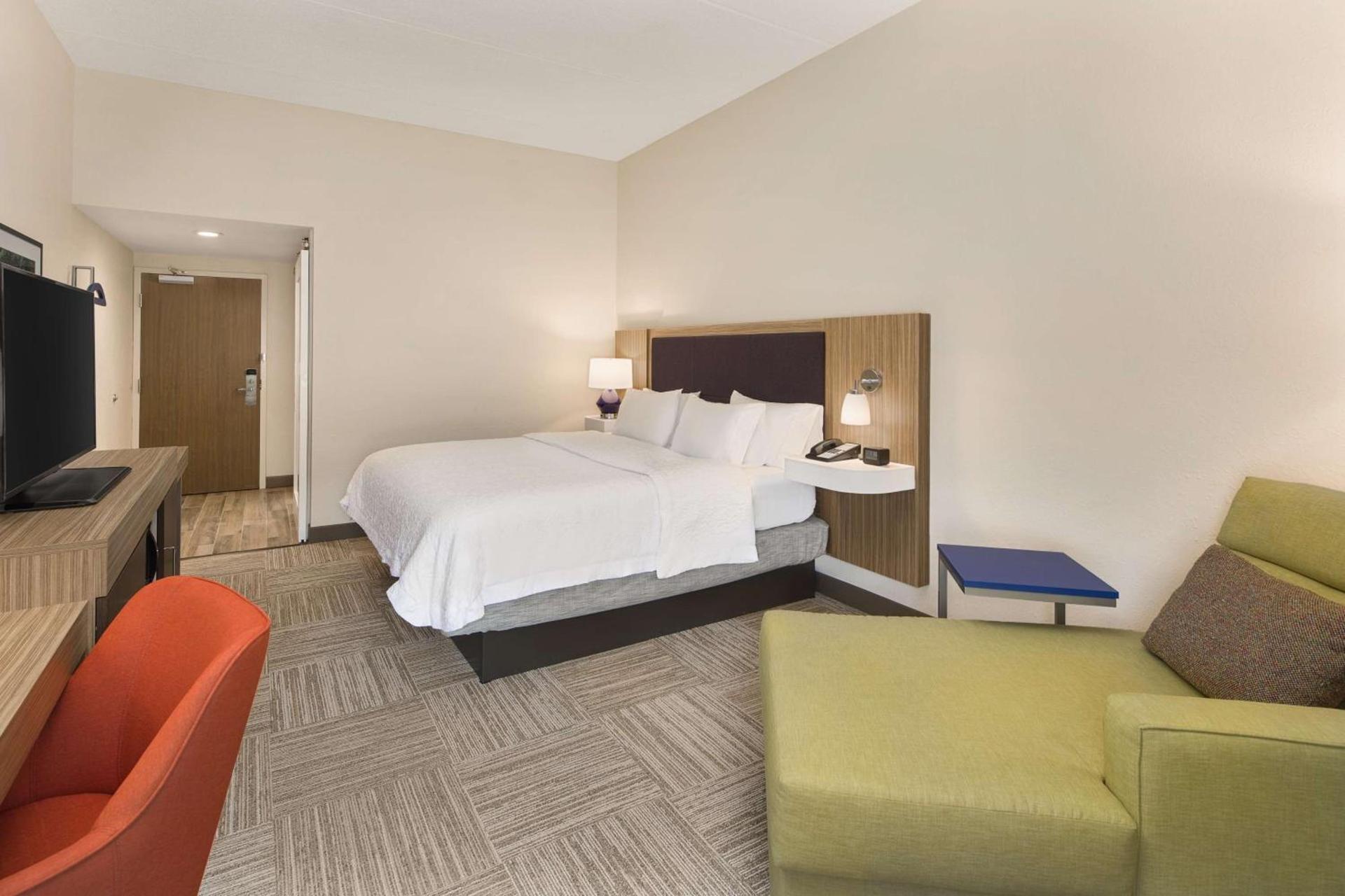 Hampton Inn Lagrange near Callaway Gardens photo 26