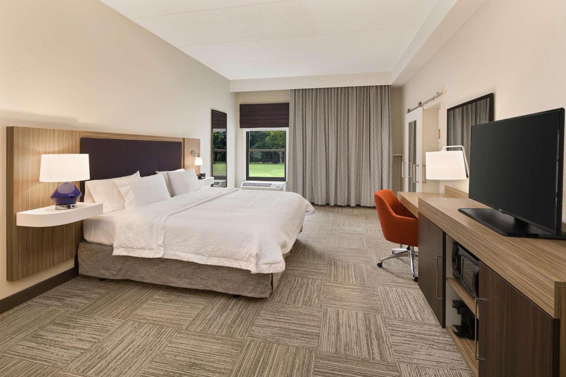 Hampton Inn Lagrange near Callaway Gardens photo 29